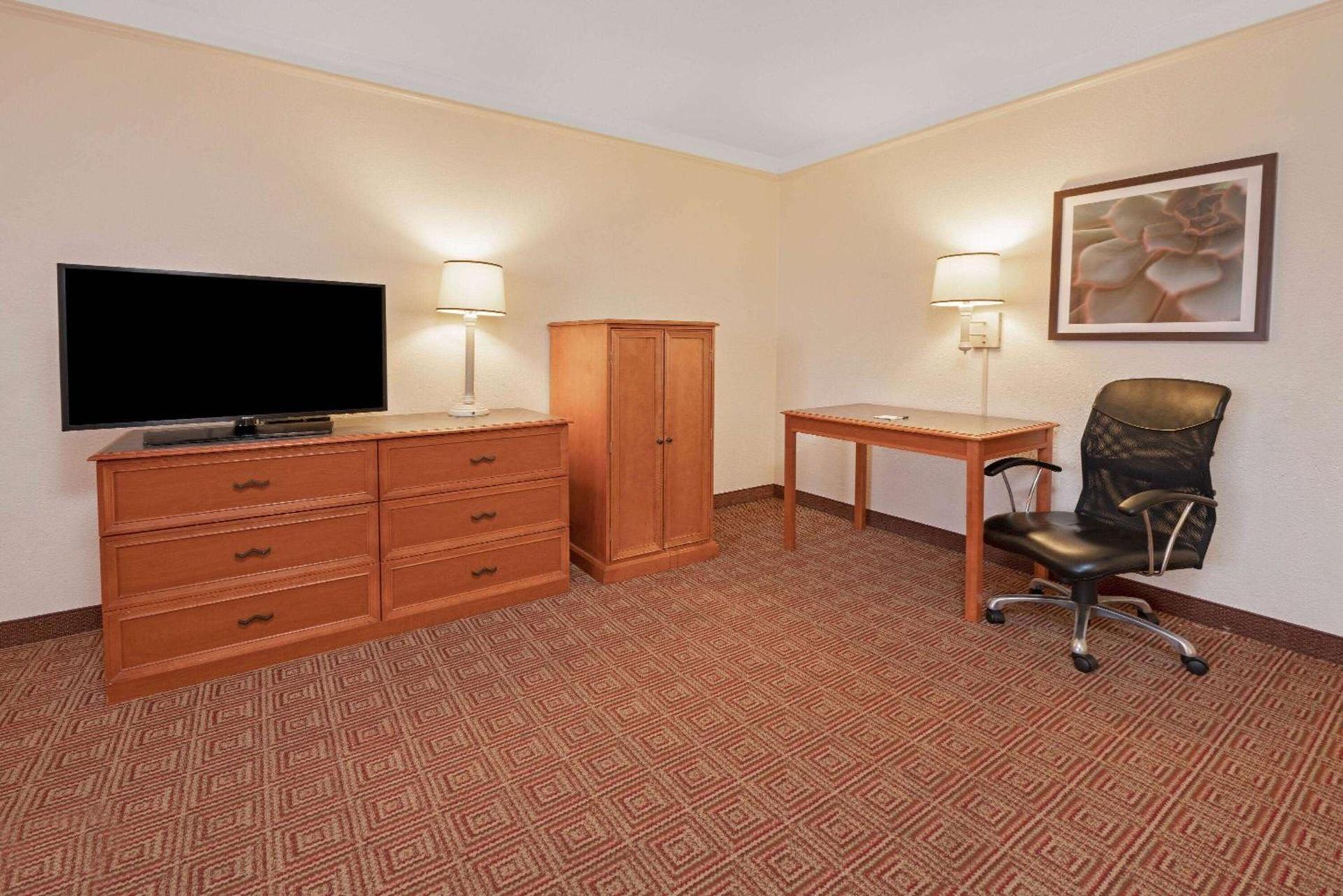 La Quinta by Wyndham Salt Lake City - Layton photo 15