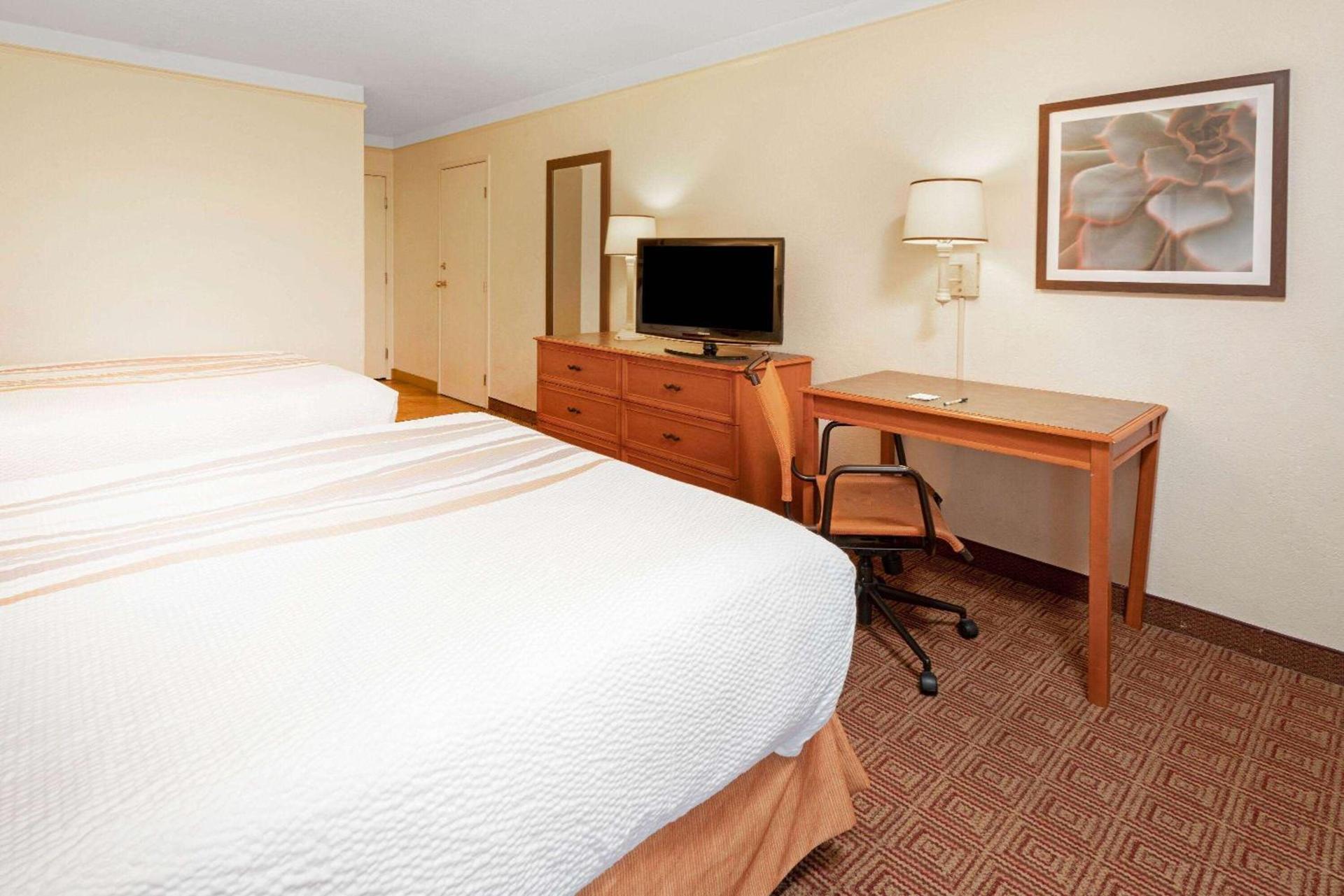La Quinta by Wyndham Salt Lake City - Layton photo 17