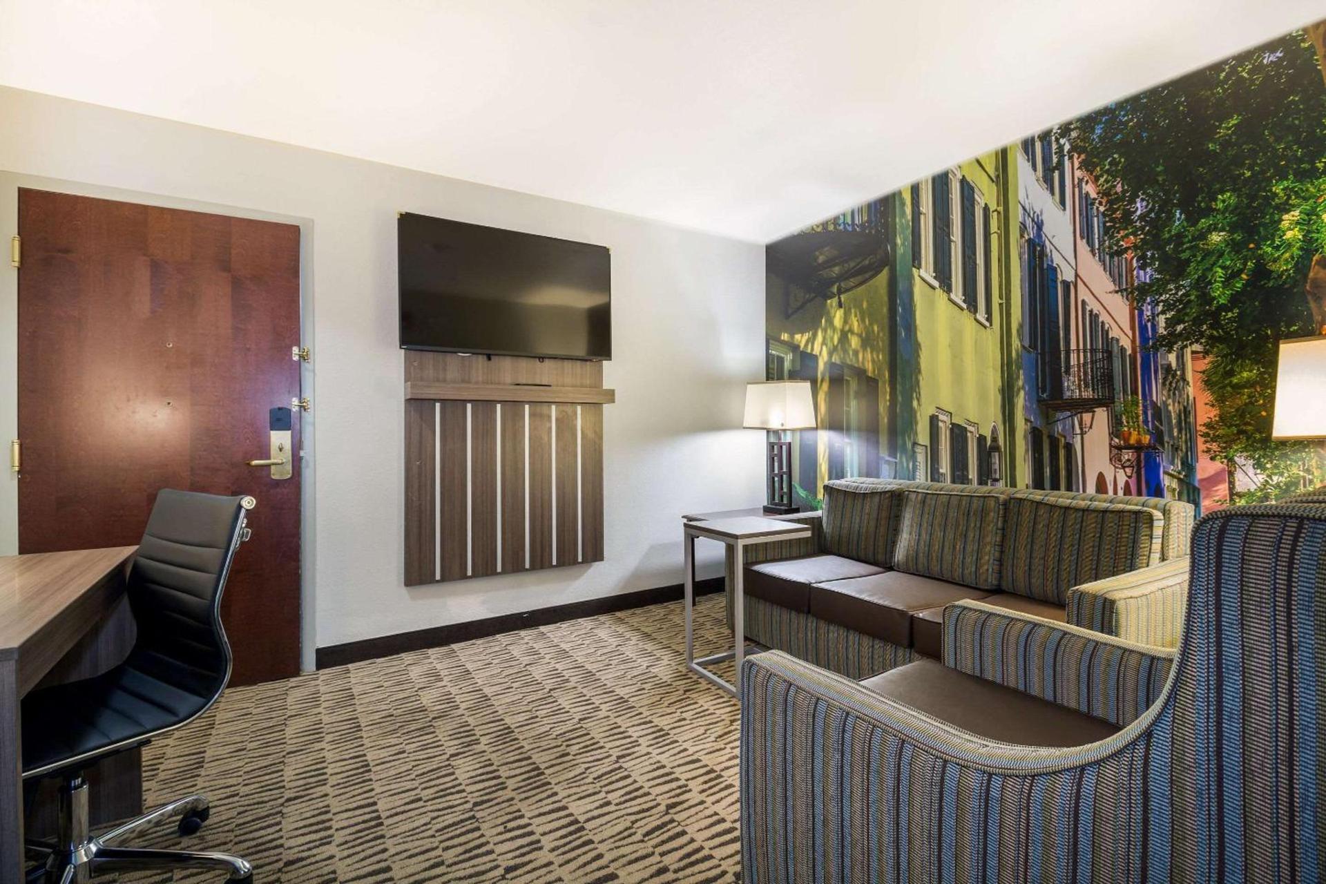 Clarion Pointe Charleston - West Ashley photo 11