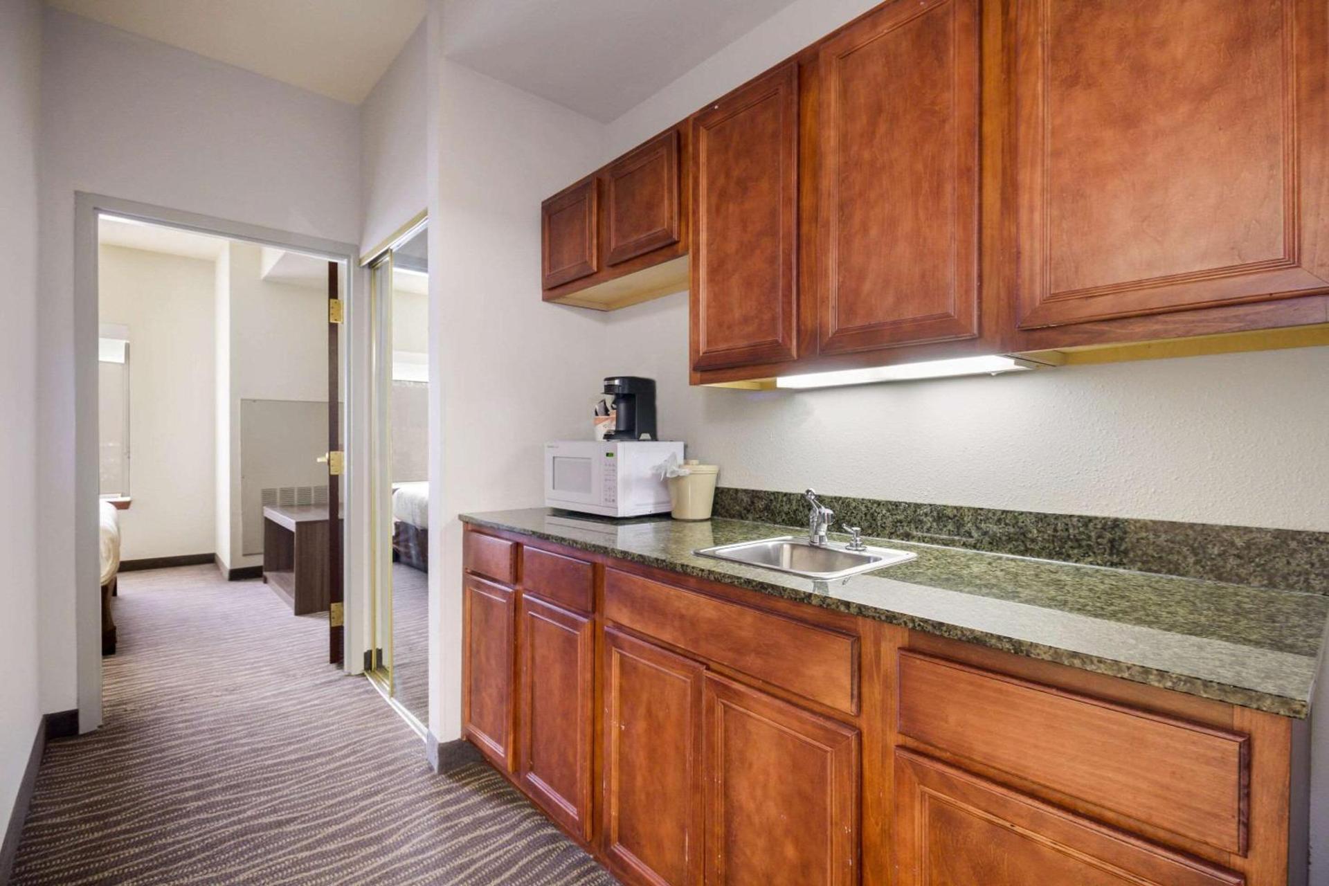 Clarion Pointe Charleston - West Ashley photo 7