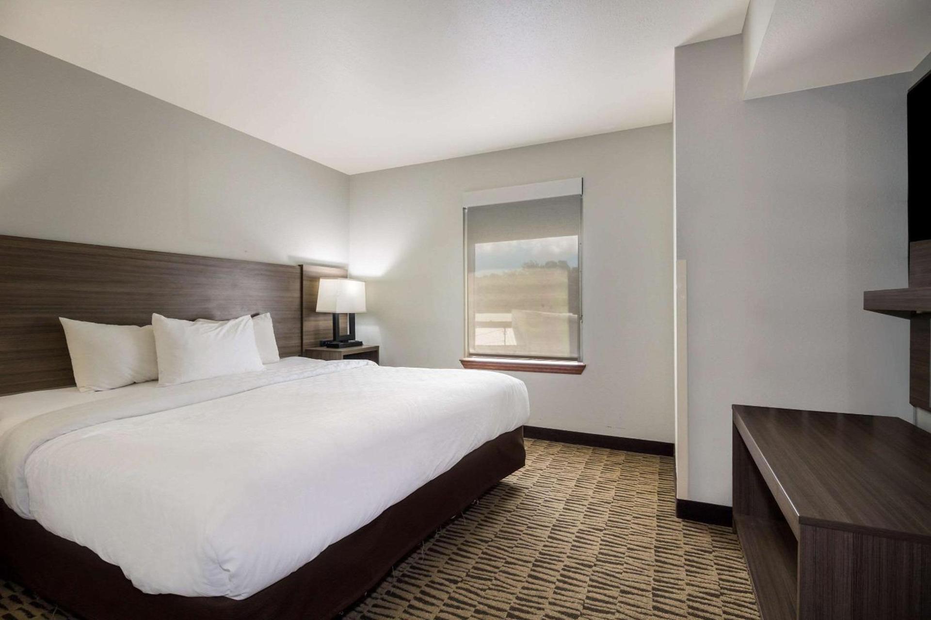 Clarion Pointe Charleston - West Ashley photo 13