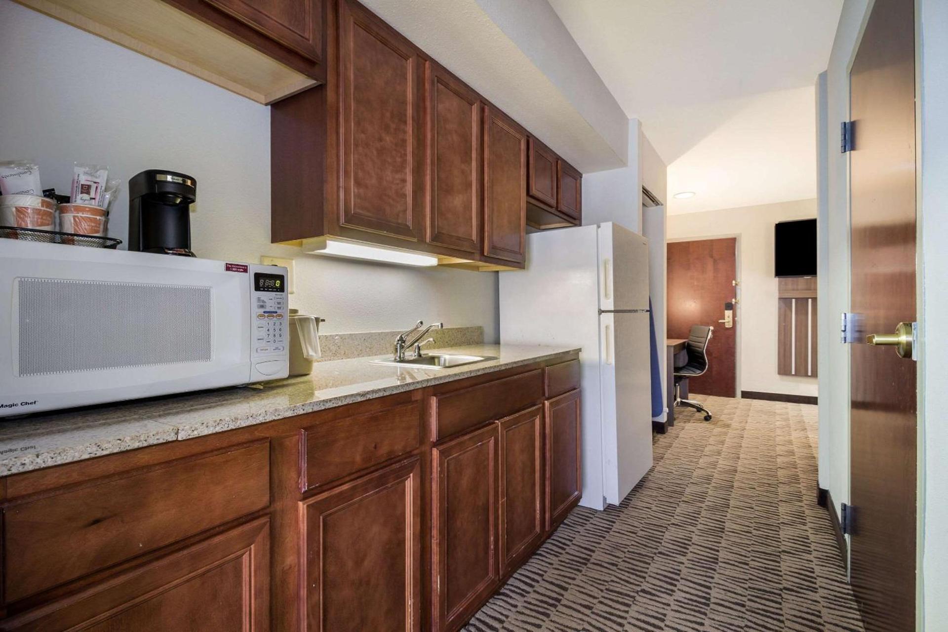 Clarion Pointe Charleston - West Ashley photo 12
