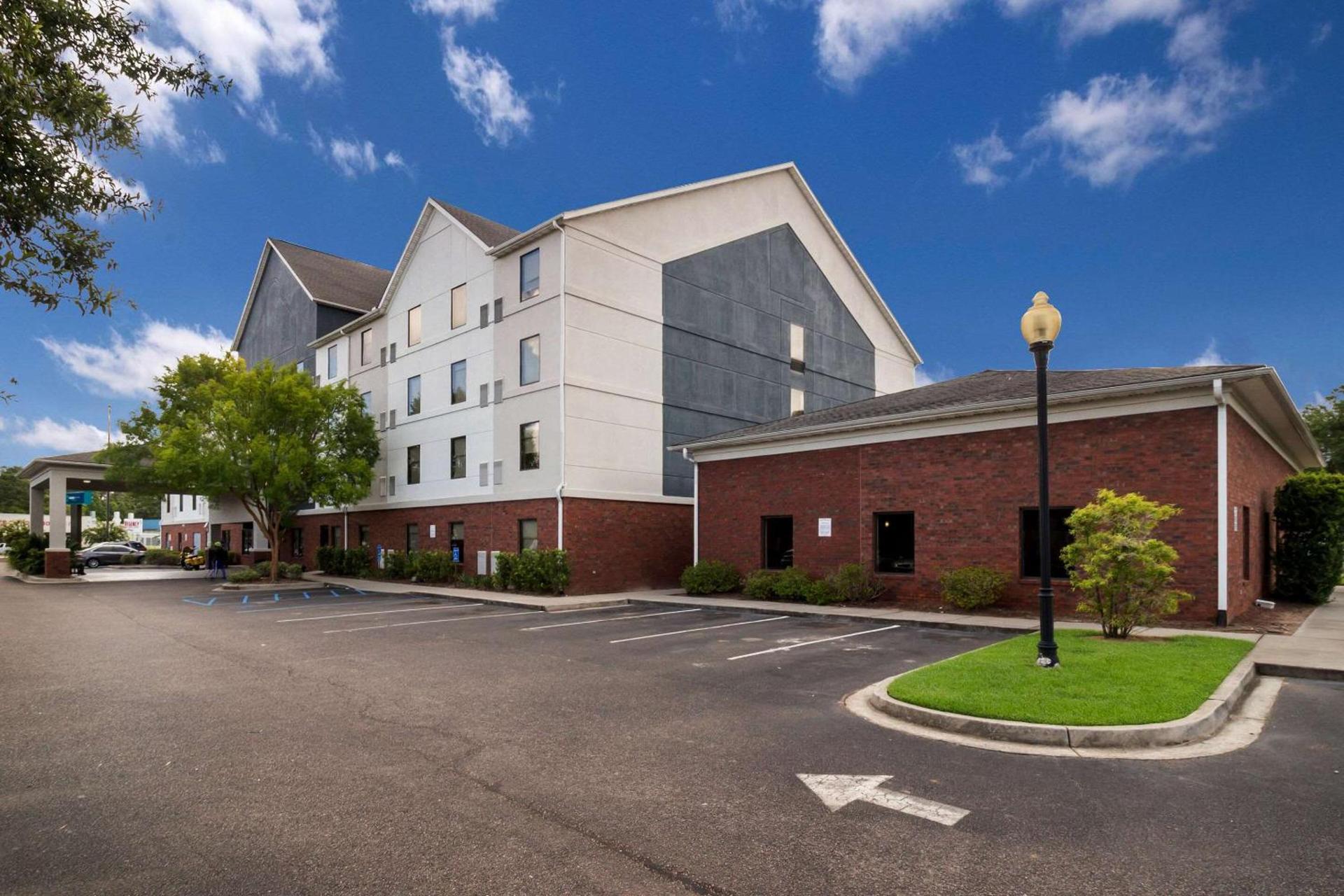 Clarion Pointe Charleston - West Ashley photo 2