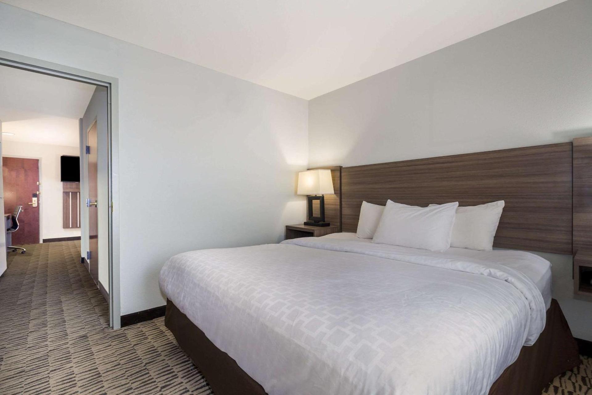 Clarion Pointe Charleston - West Ashley photo 14