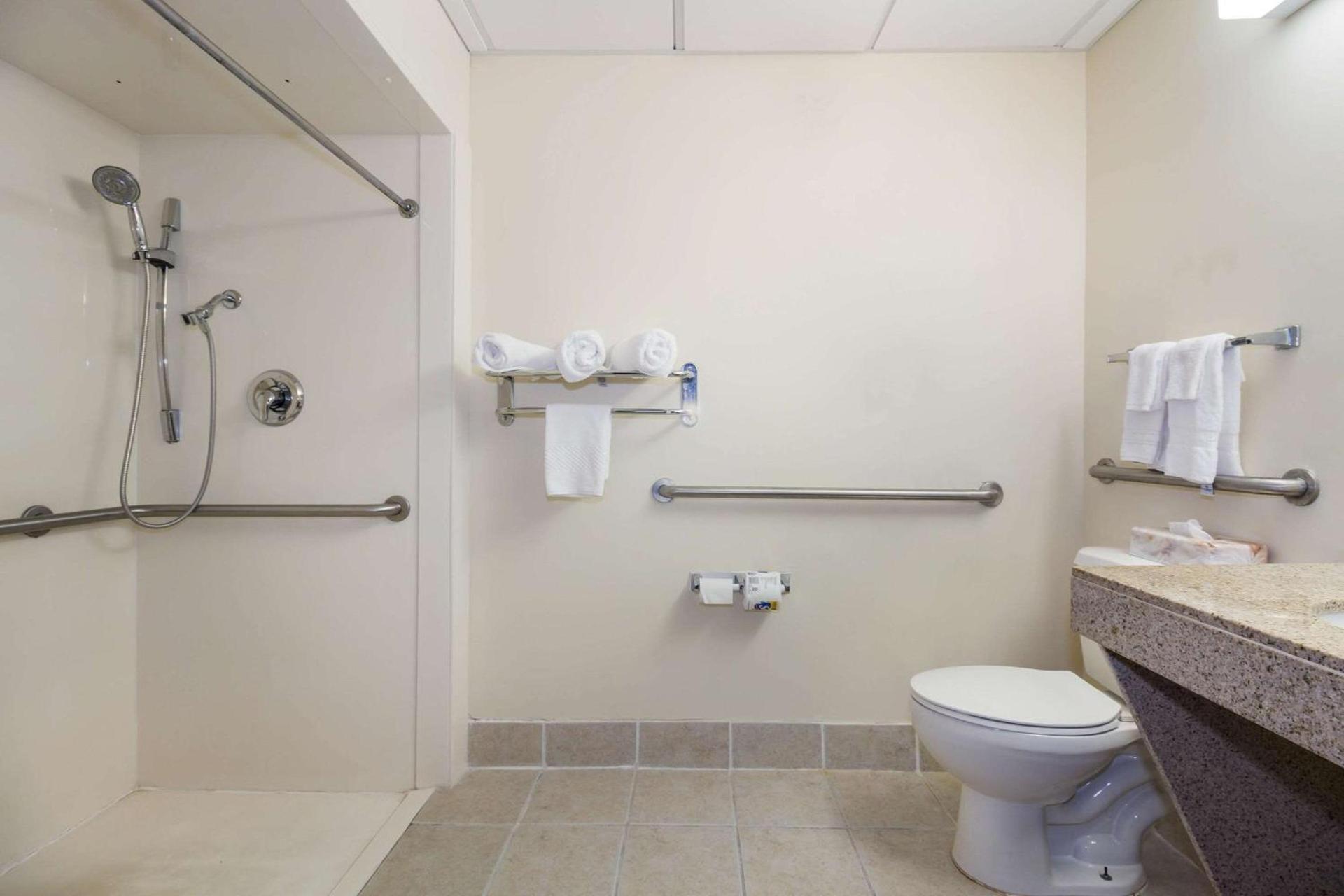 Clarion Pointe Charleston - West Ashley photo 21