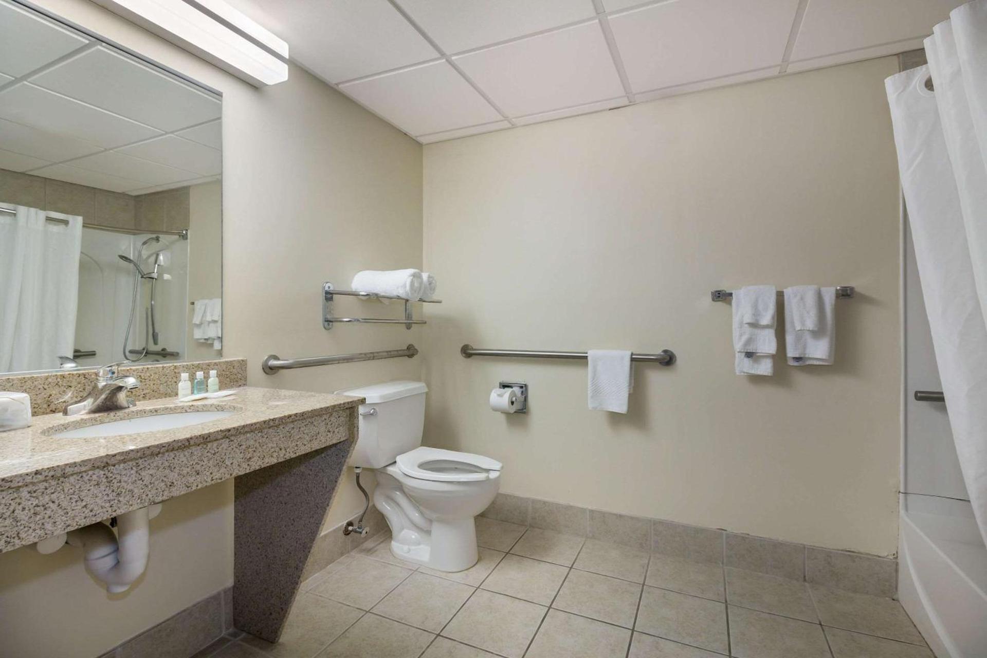 Clarion Pointe Charleston - West Ashley photo 15