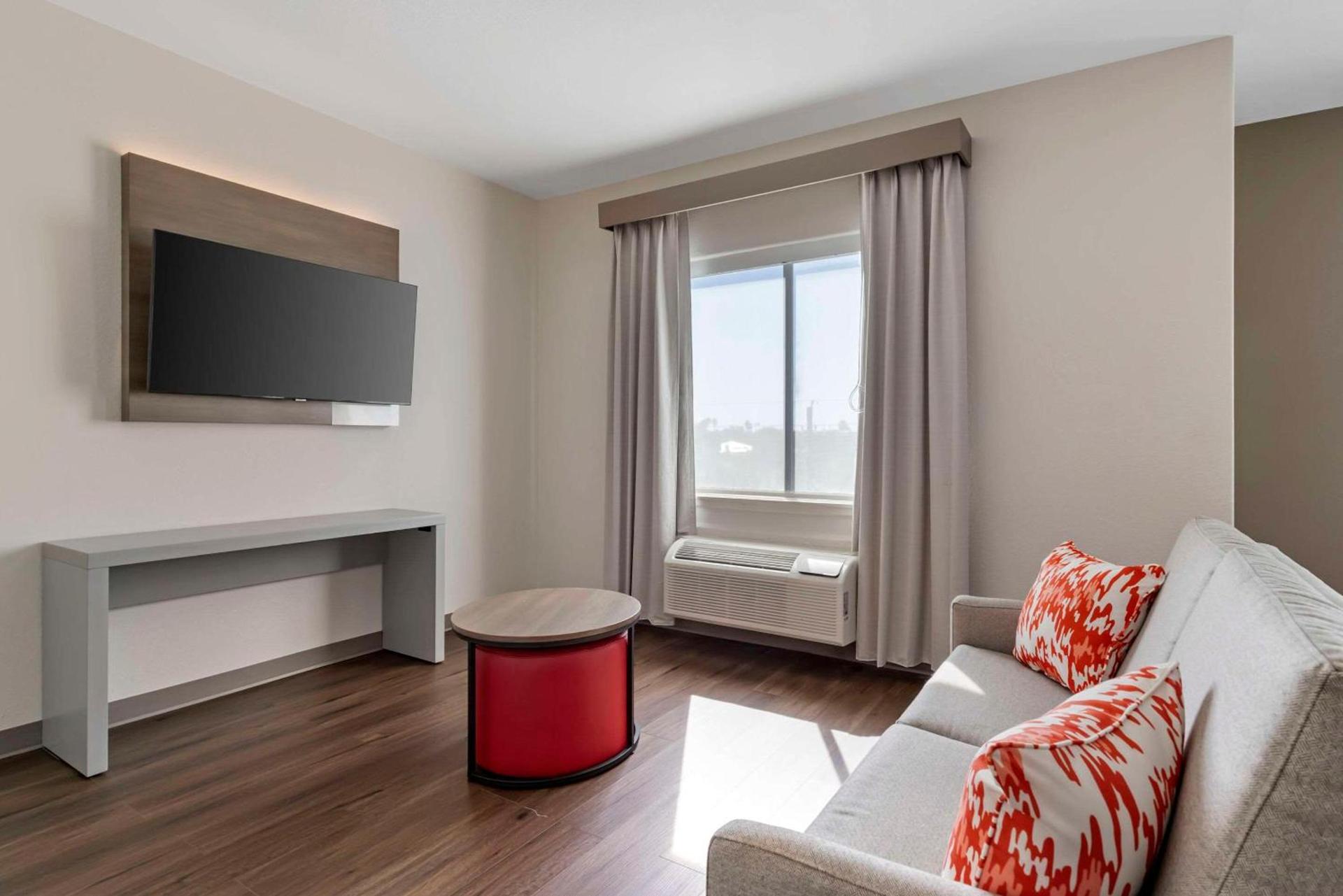 Comfort Suites Laredo - Nuevo Laredo photo 9