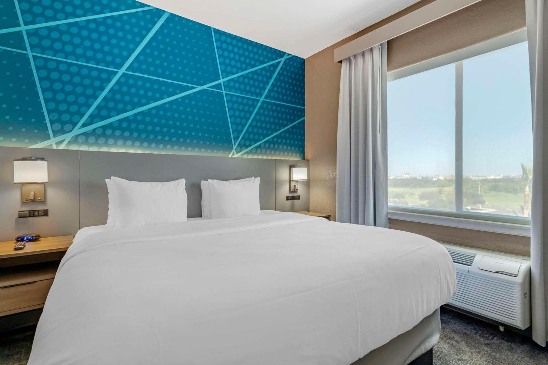 Comfort Suites Laredo - Nuevo Laredo photo 11