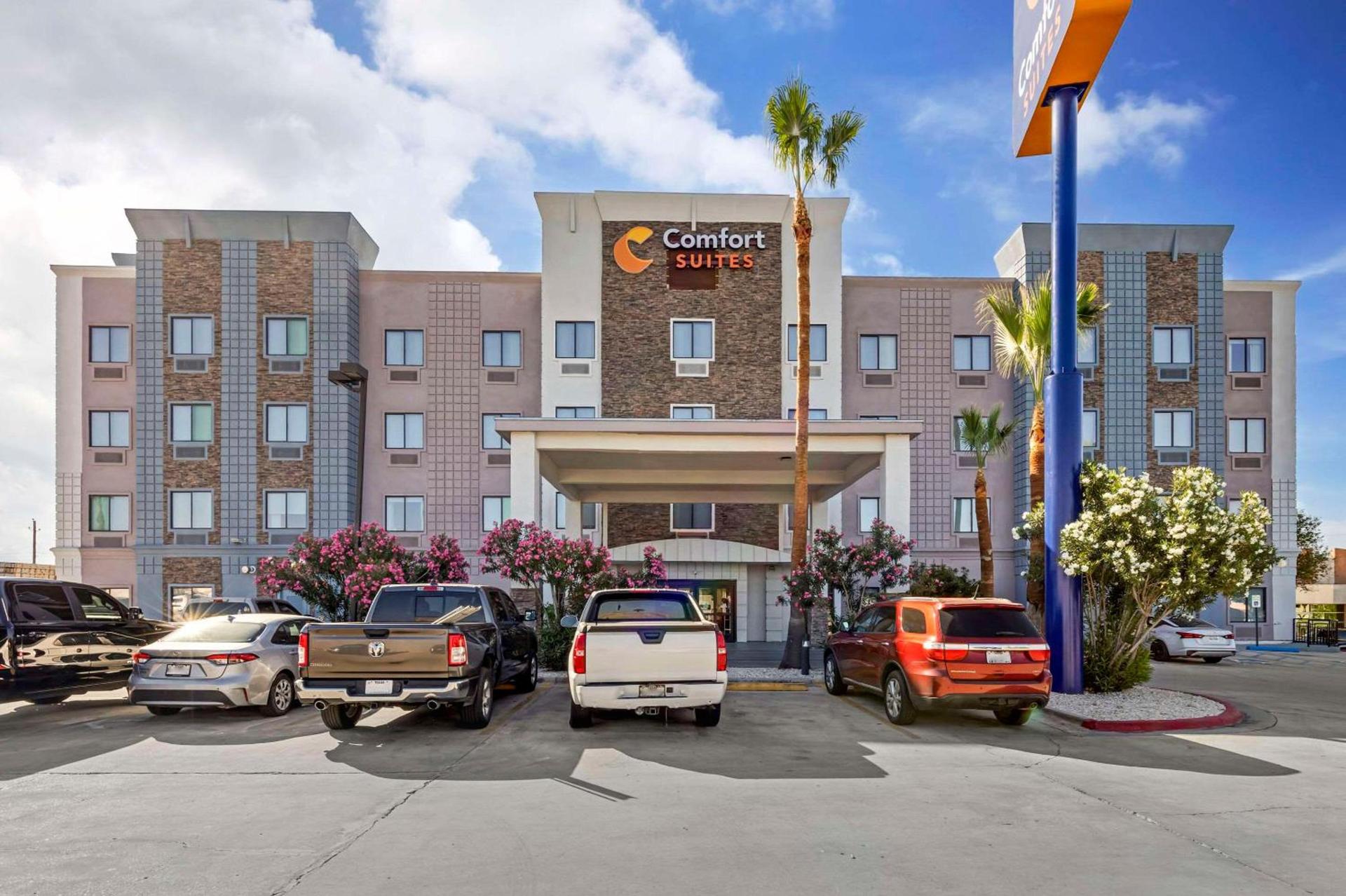 Comfort Suites Laredo - Nuevo Laredo photo 1