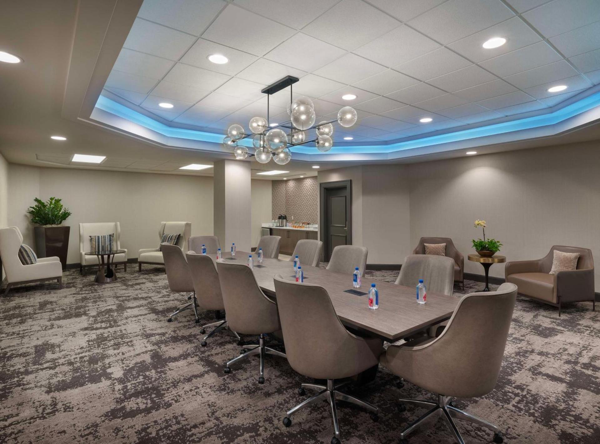 Hilton Indianapolis Hotel & Suites photo 56
