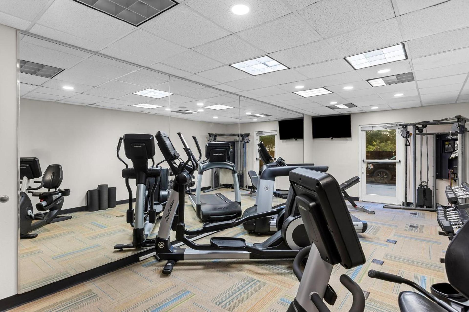 Holiday Inn Express Hotel & Suites Savannah Midtown by IHG photo 74