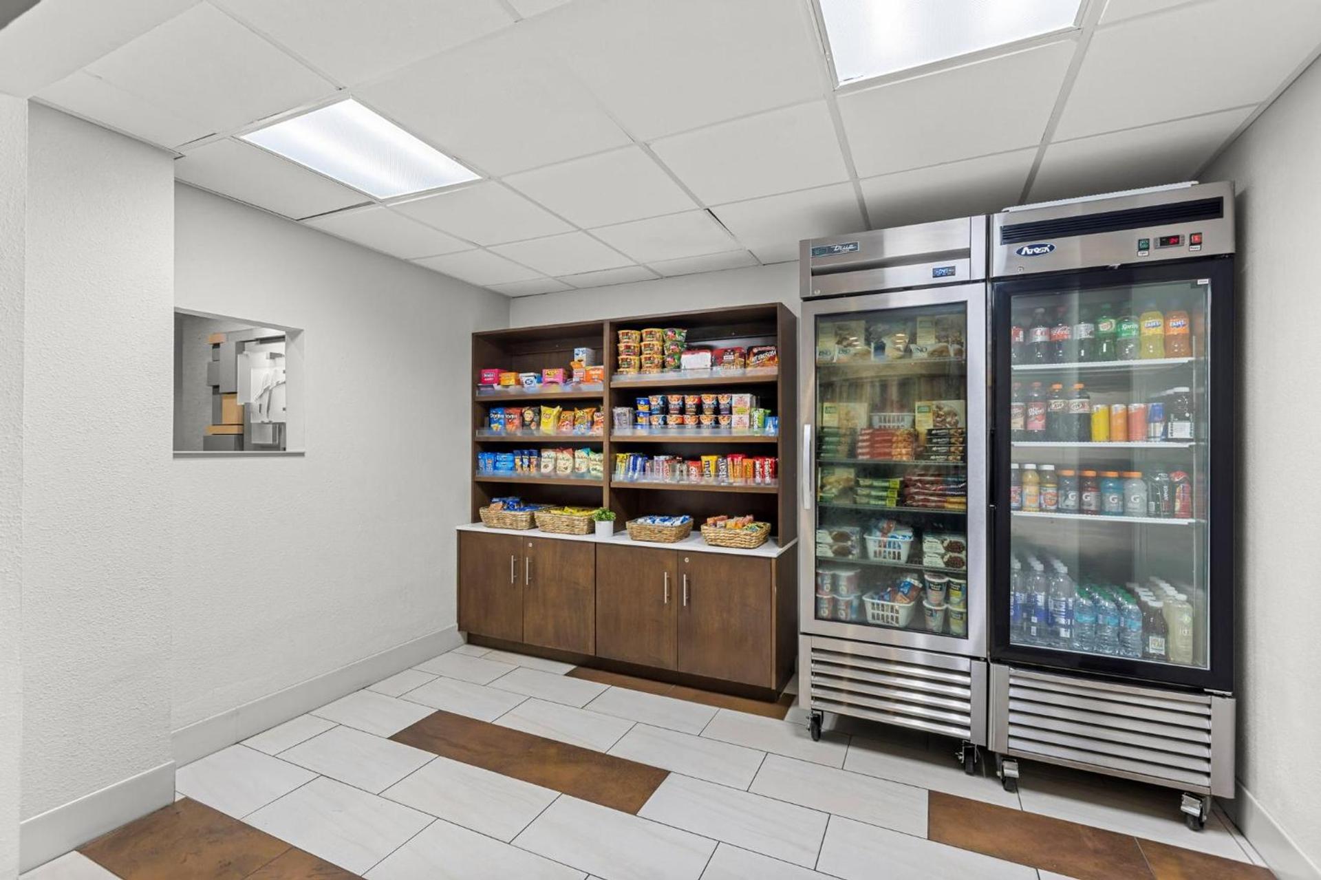 Holiday Inn Express Hotel & Suites Savannah Midtown by IHG photo 77