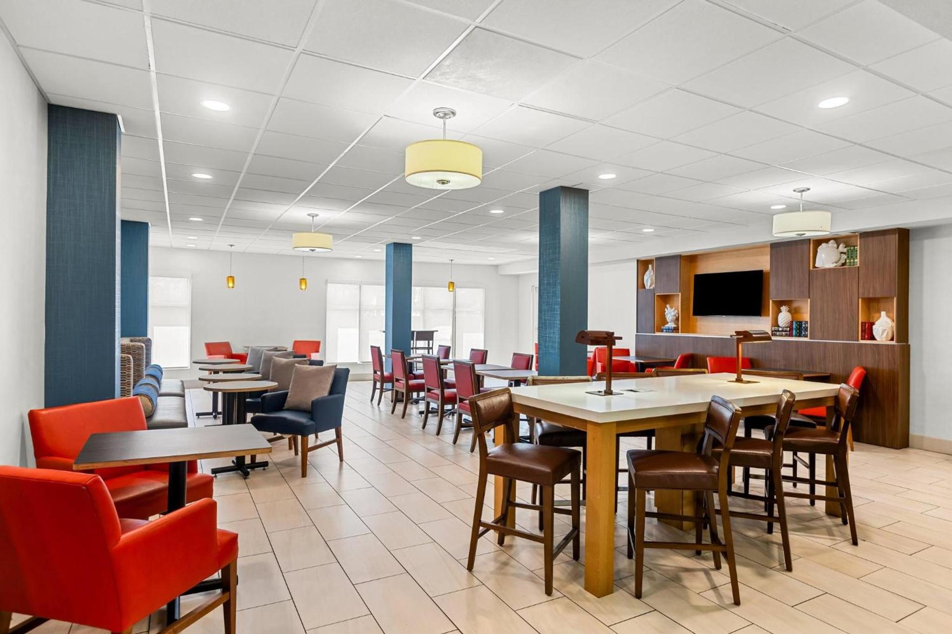 Holiday Inn Express Hotel & Suites Savannah Midtown by IHG photo 80
