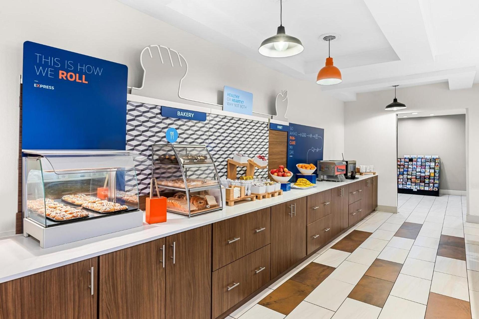 Holiday Inn Express Hotel & Suites Savannah Midtown by IHG photo 81