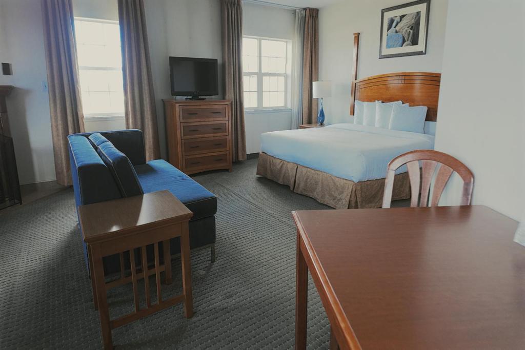 Host Inn an All Suites Hotel photo 16