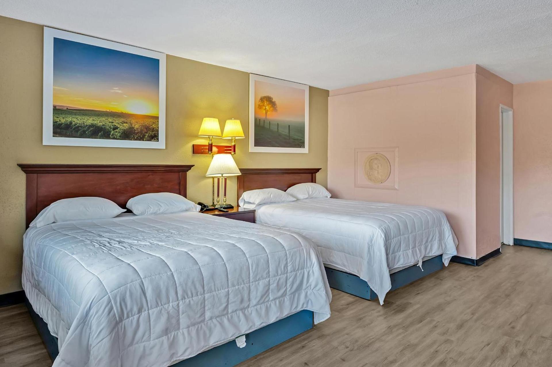TRAVELER'S INN photo 10