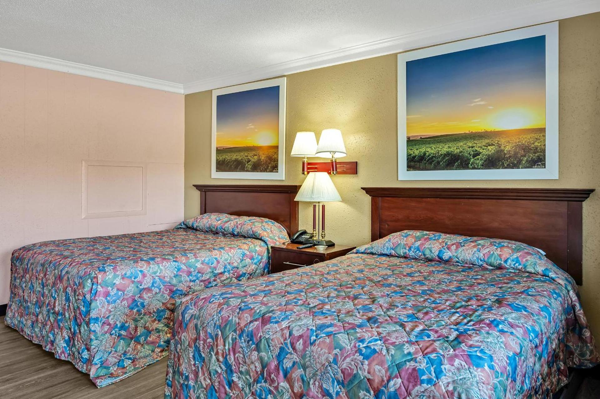 TRAVELER'S INN photo 6