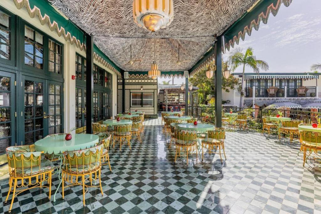 The Lafayette Hotel, Swim Club & Bungalows photo 2