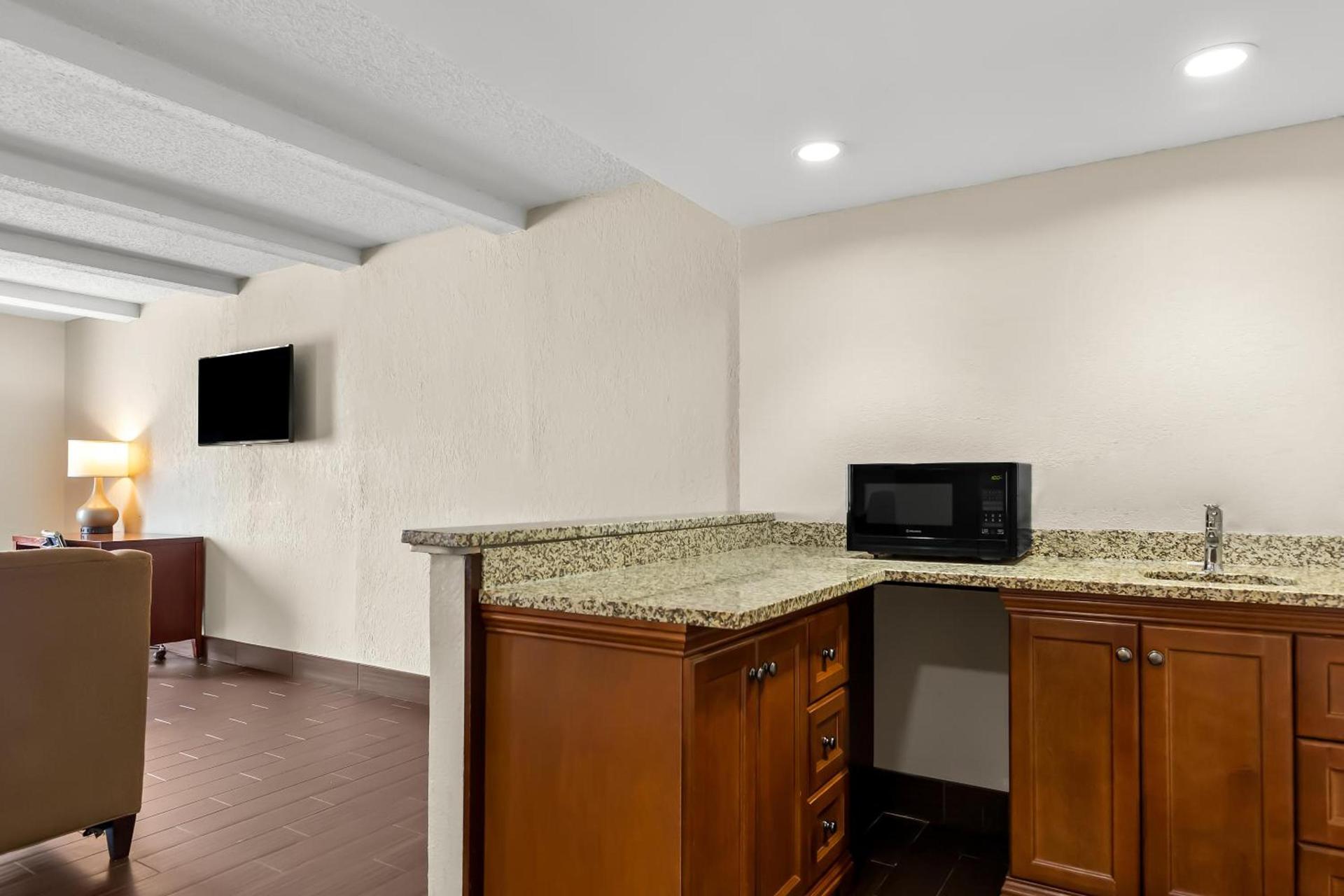 Comfort Inn St Louis - Westport Event Center photo 25