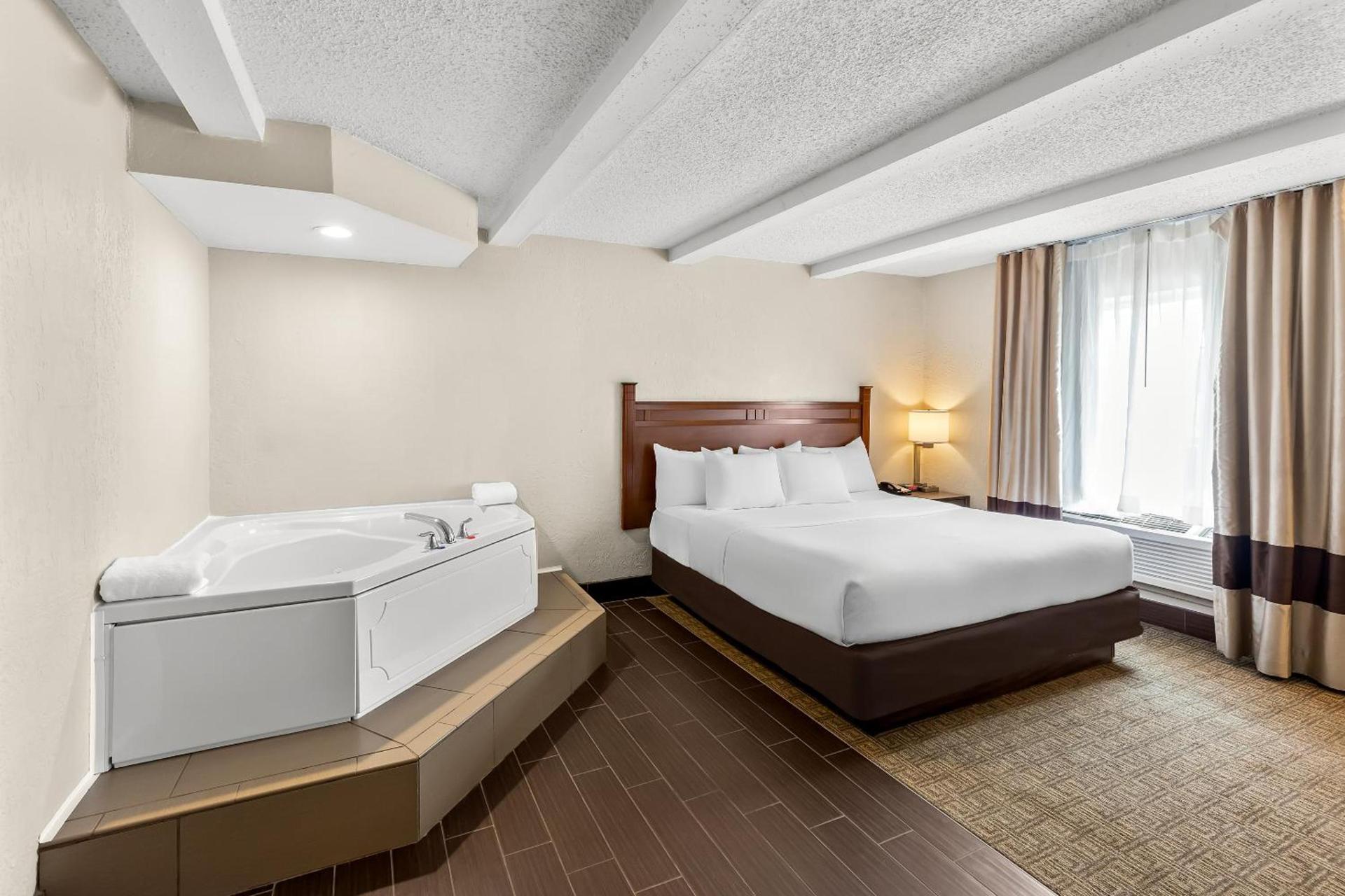 Comfort Inn St Louis - Westport Event Center photo 27