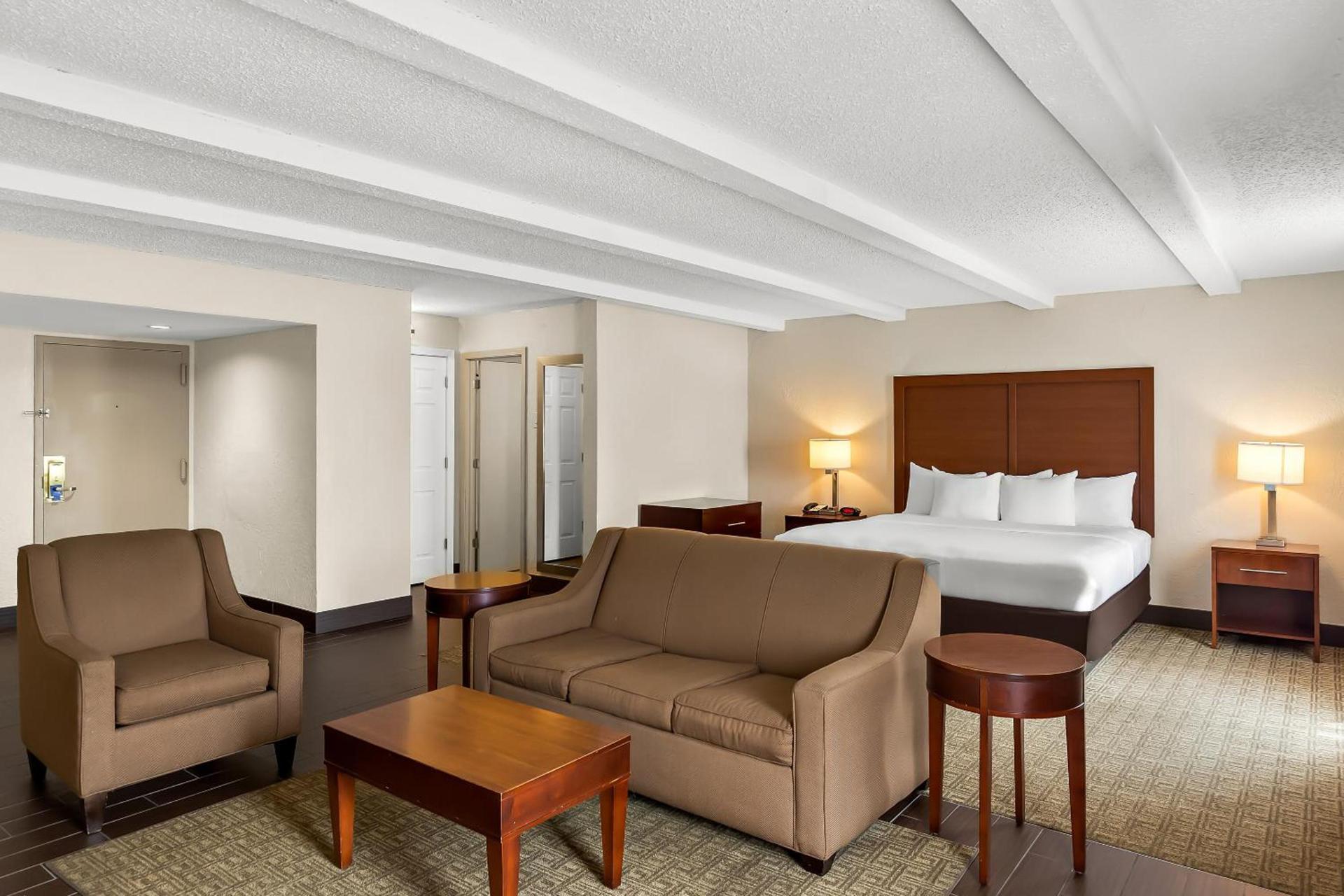 Comfort Inn St Louis - Westport Event Center photo 29