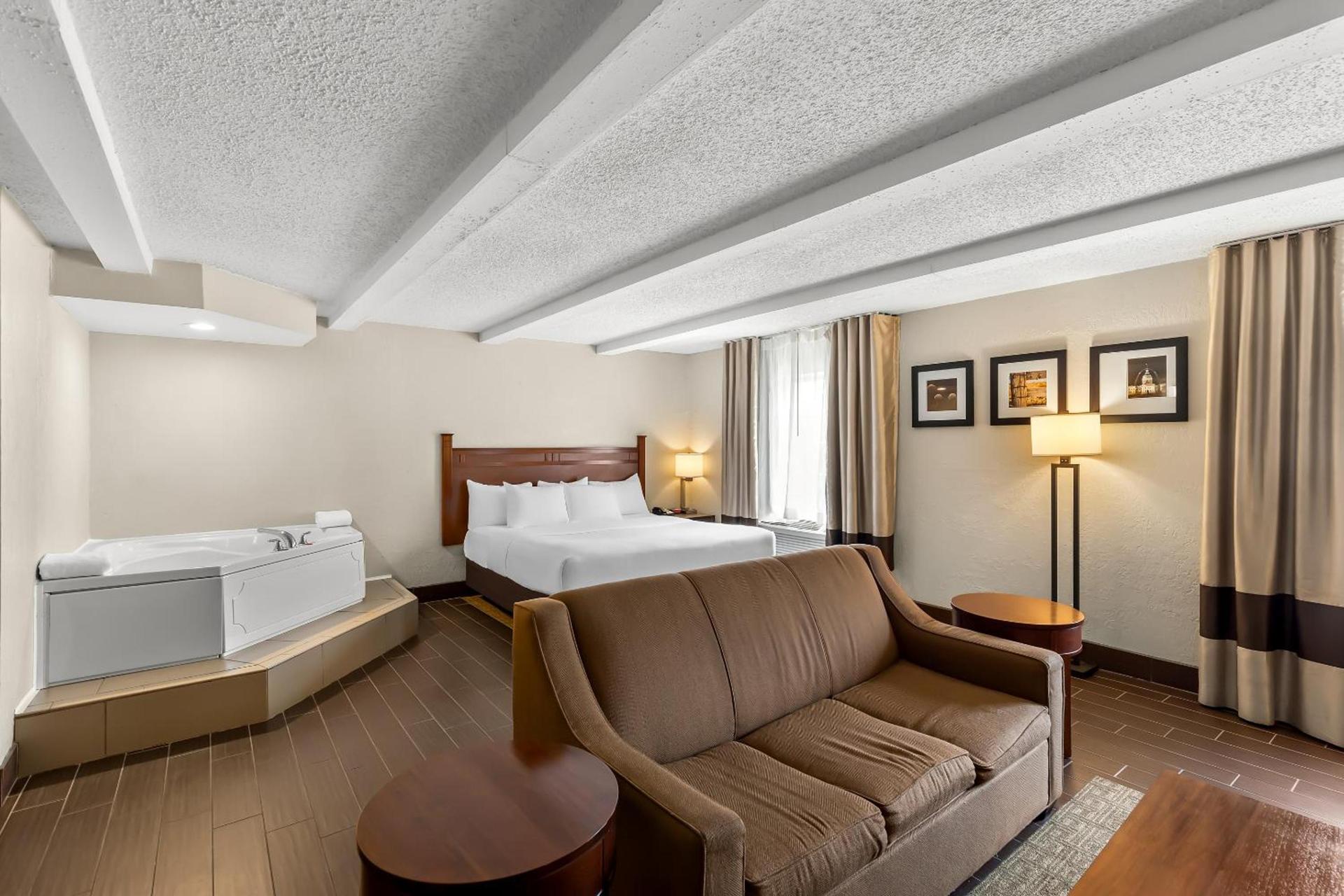 Comfort Inn St Louis - Westport Event Center photo 31