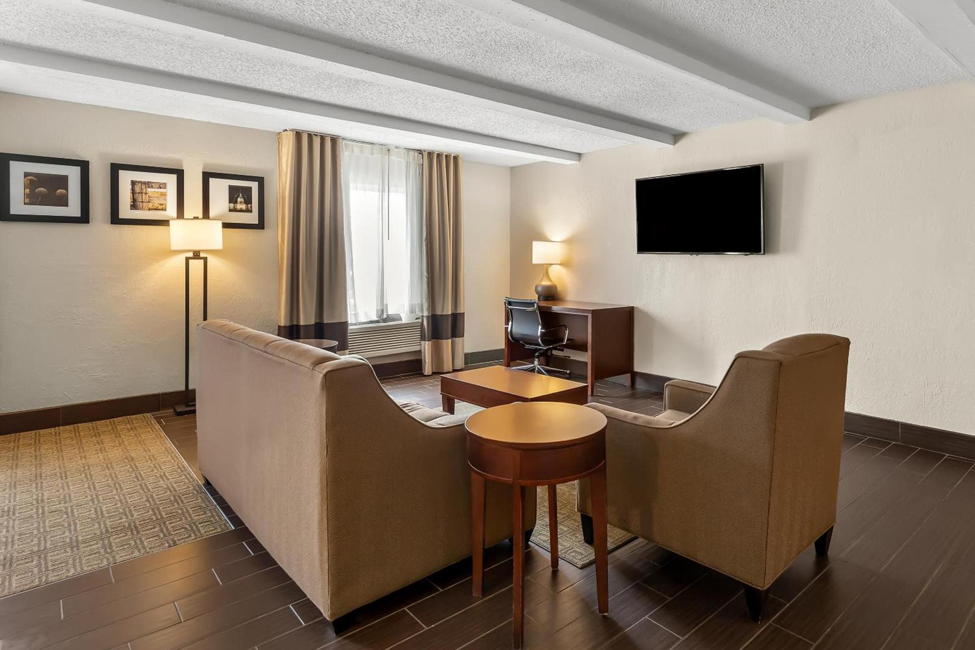 Comfort Inn St Louis - Westport Event Center photo 33