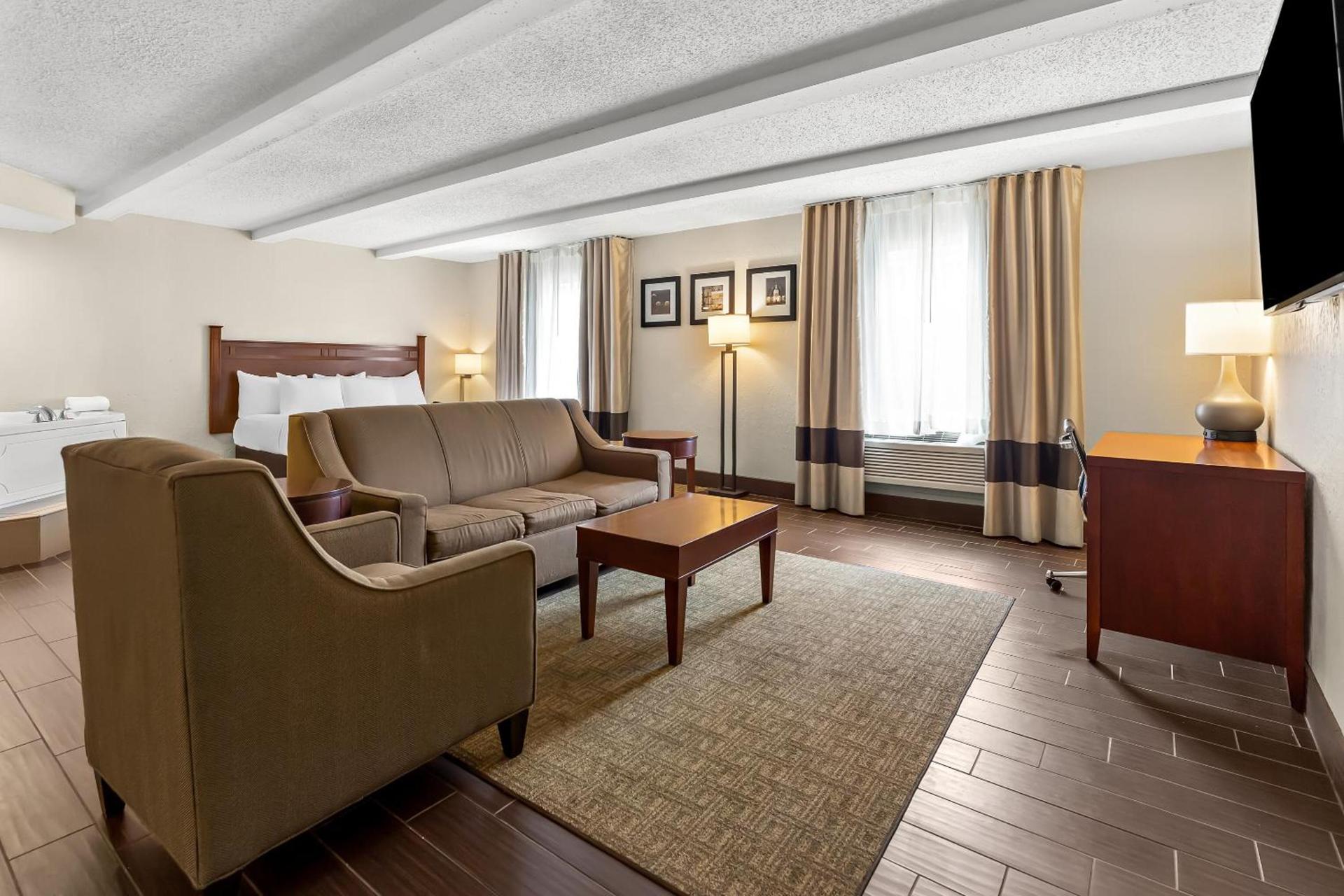 Comfort Inn St Louis - Westport Event Center photo 34