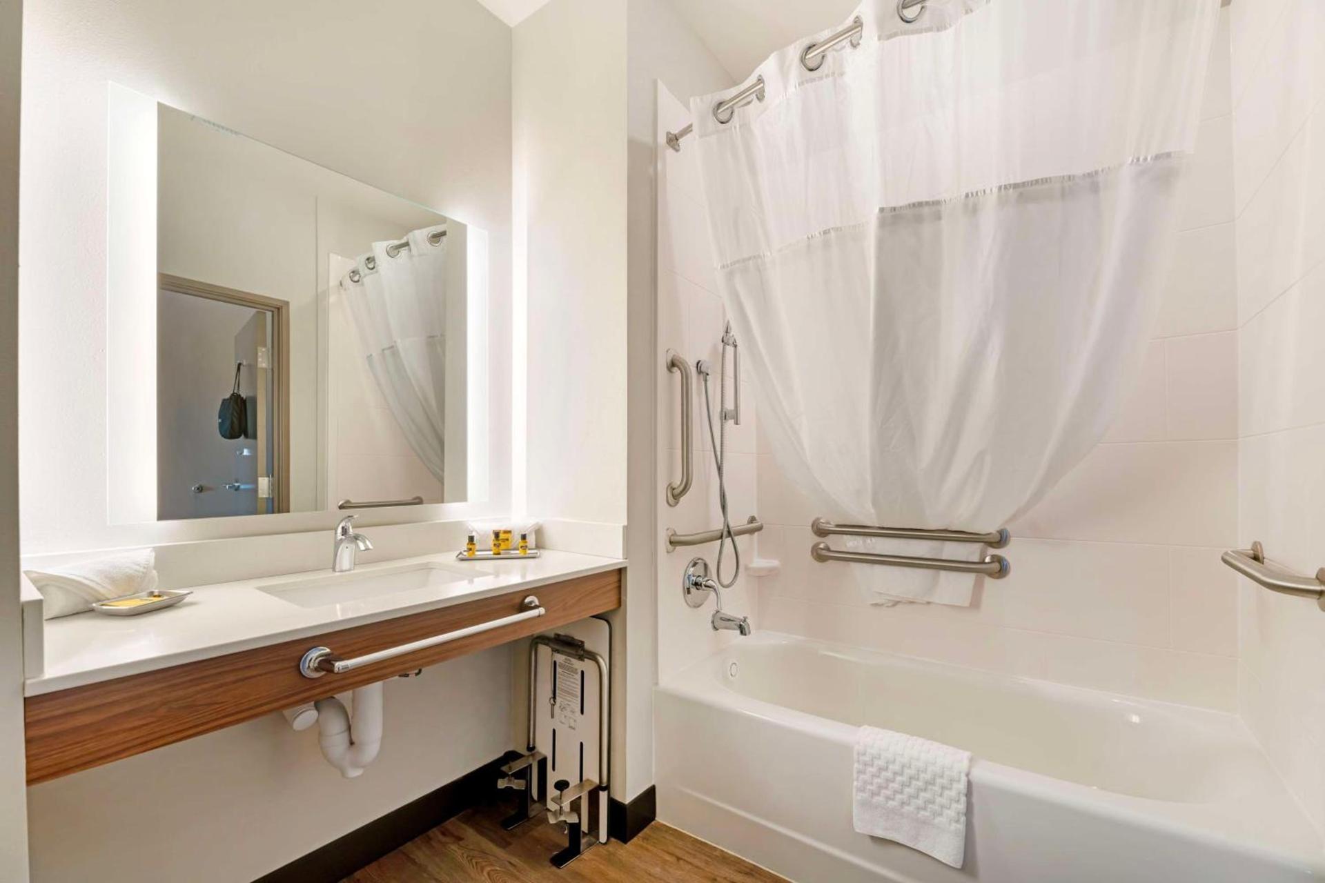Best Western Plus Jefferson photo 32