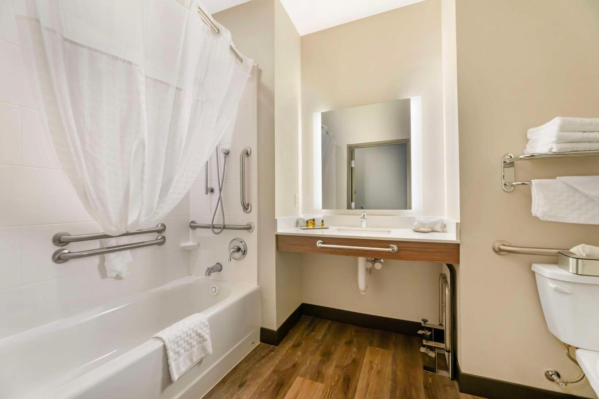 Best Western Plus Jefferson photo 36