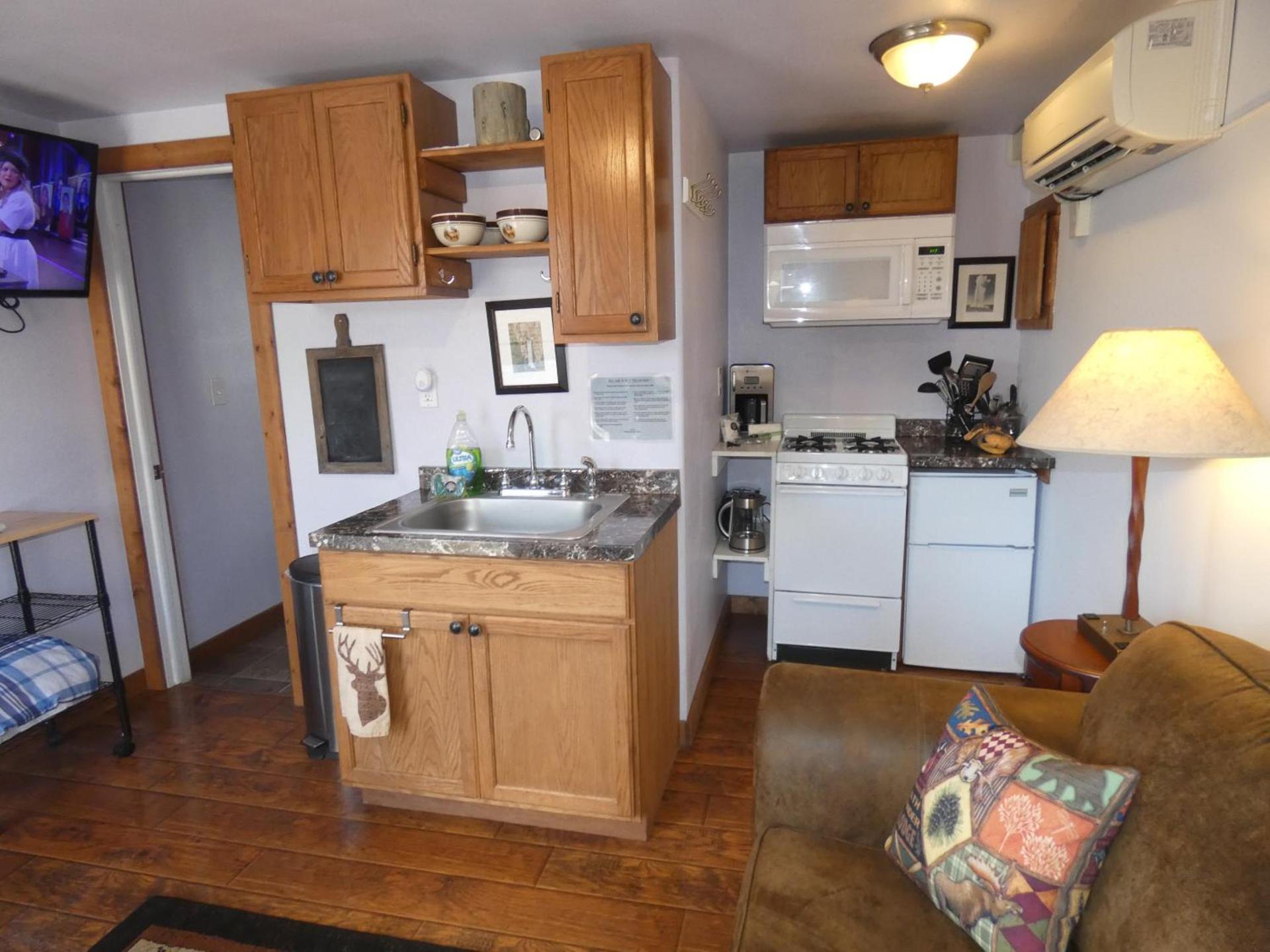 Yellowstone Motel - Adults Only - All rooms have kitchens photo 73