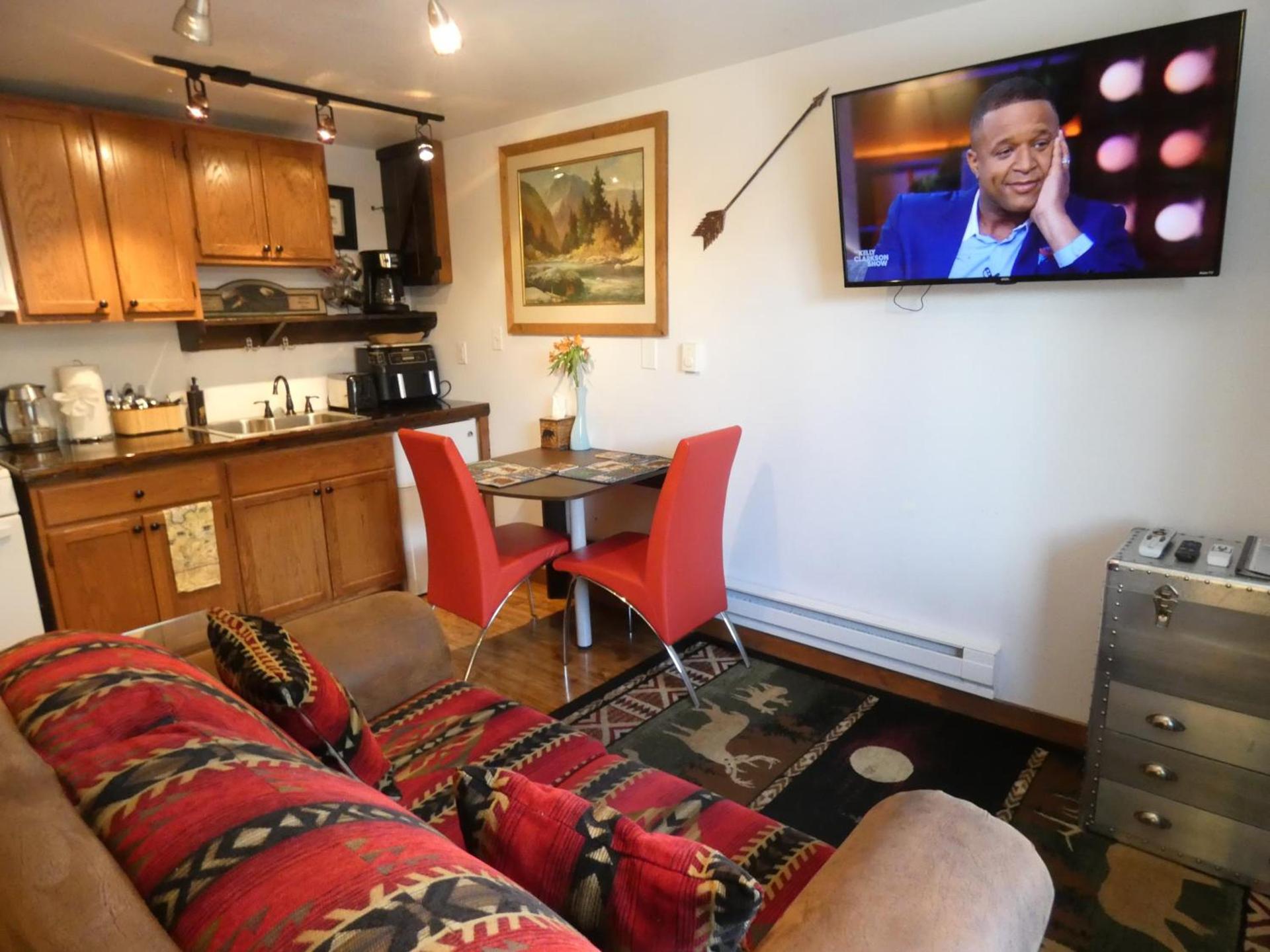 Yellowstone Motel - Adults Only - All rooms have kitchens photo 98