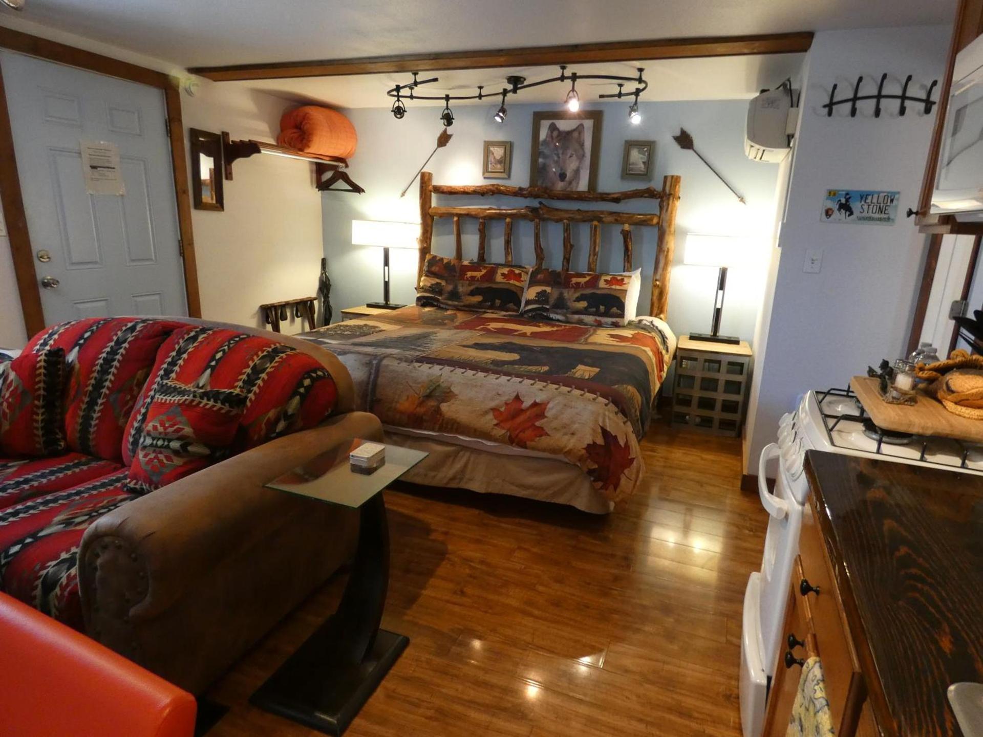 Yellowstone Motel - Adults Only - All rooms have kitchens photo 93