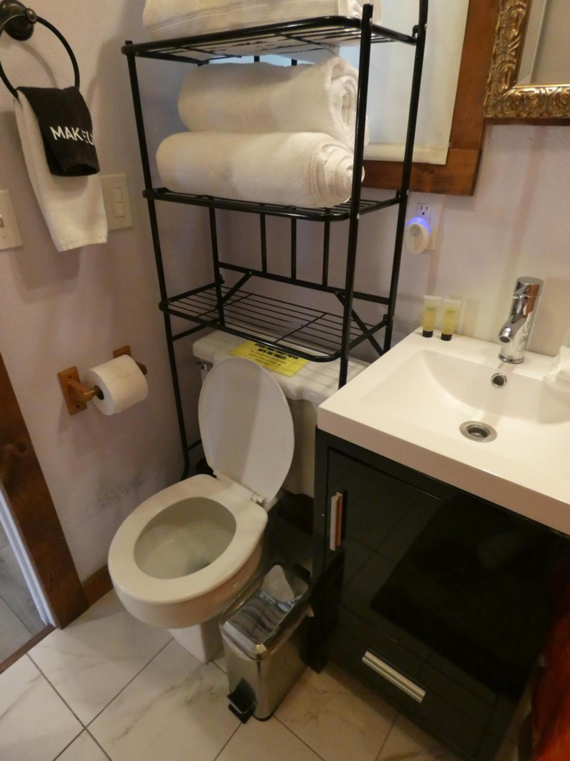 Yellowstone Motel - Adults Only - All rooms have kitchens photo 7
