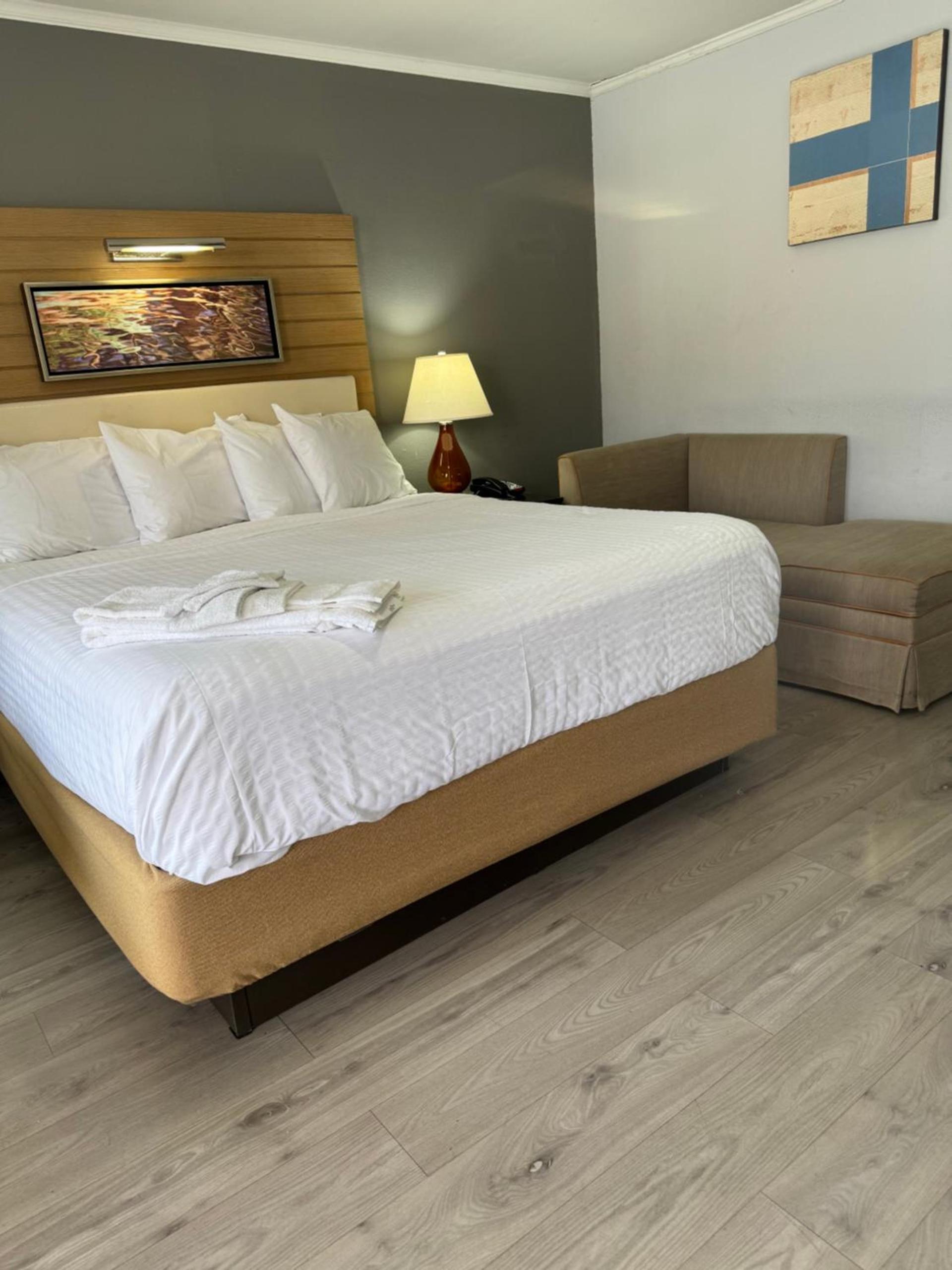 Americas Best Value Inn at Central Valley-Woodbury photo 34