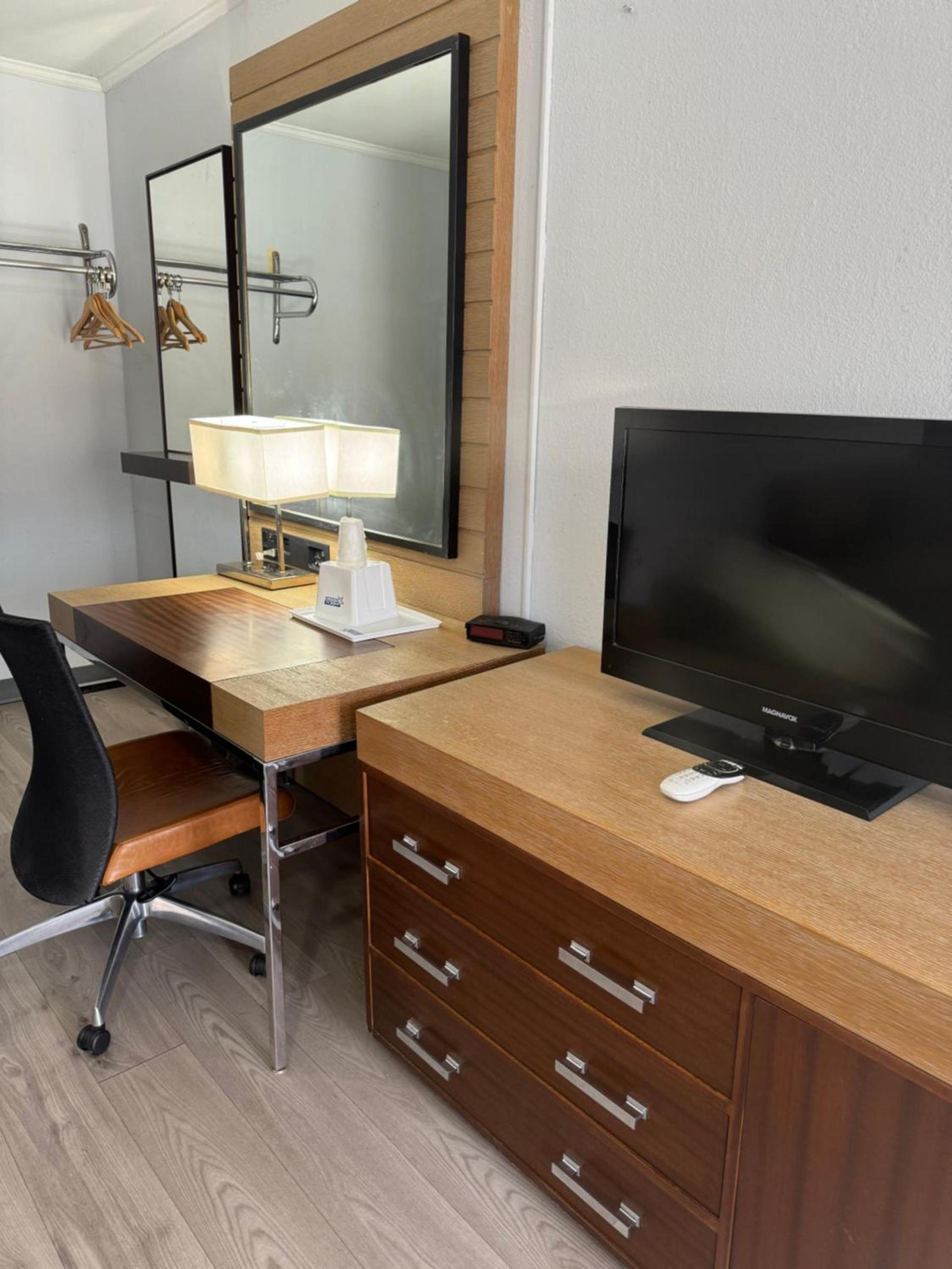 Americas Best Value Inn at Central Valley-Woodbury photo 35