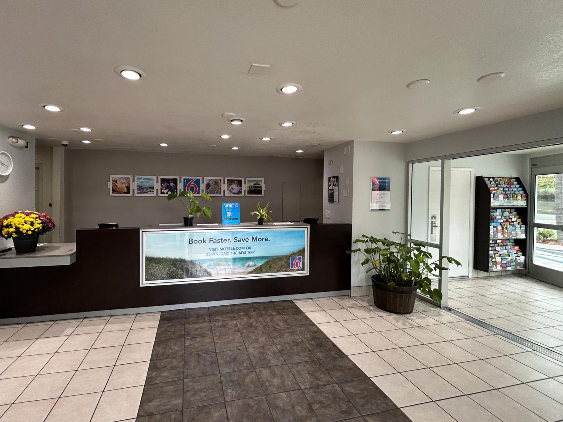 Studio 6 San Diego, CA Hotel Circle Mission Valley photo 2