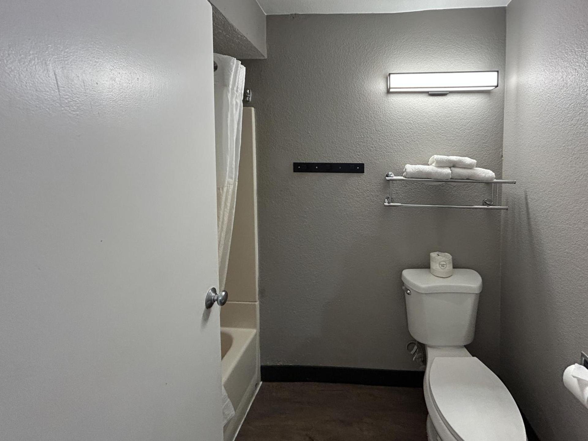 Studio 6 San Diego, CA Hotel Circle Mission Valley photo 10