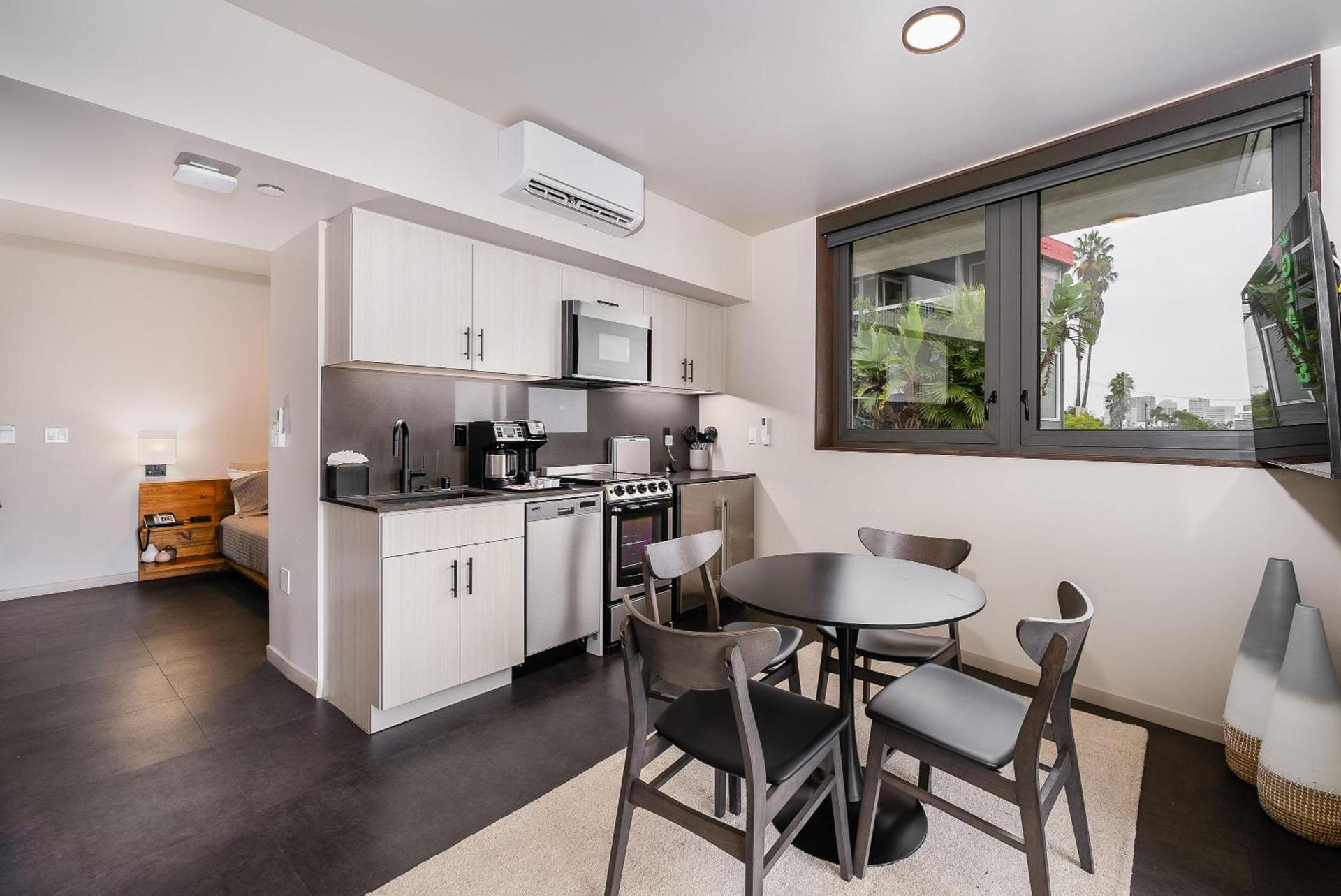 City24 Condo Hotel Little Italy Mission Hills photo 44