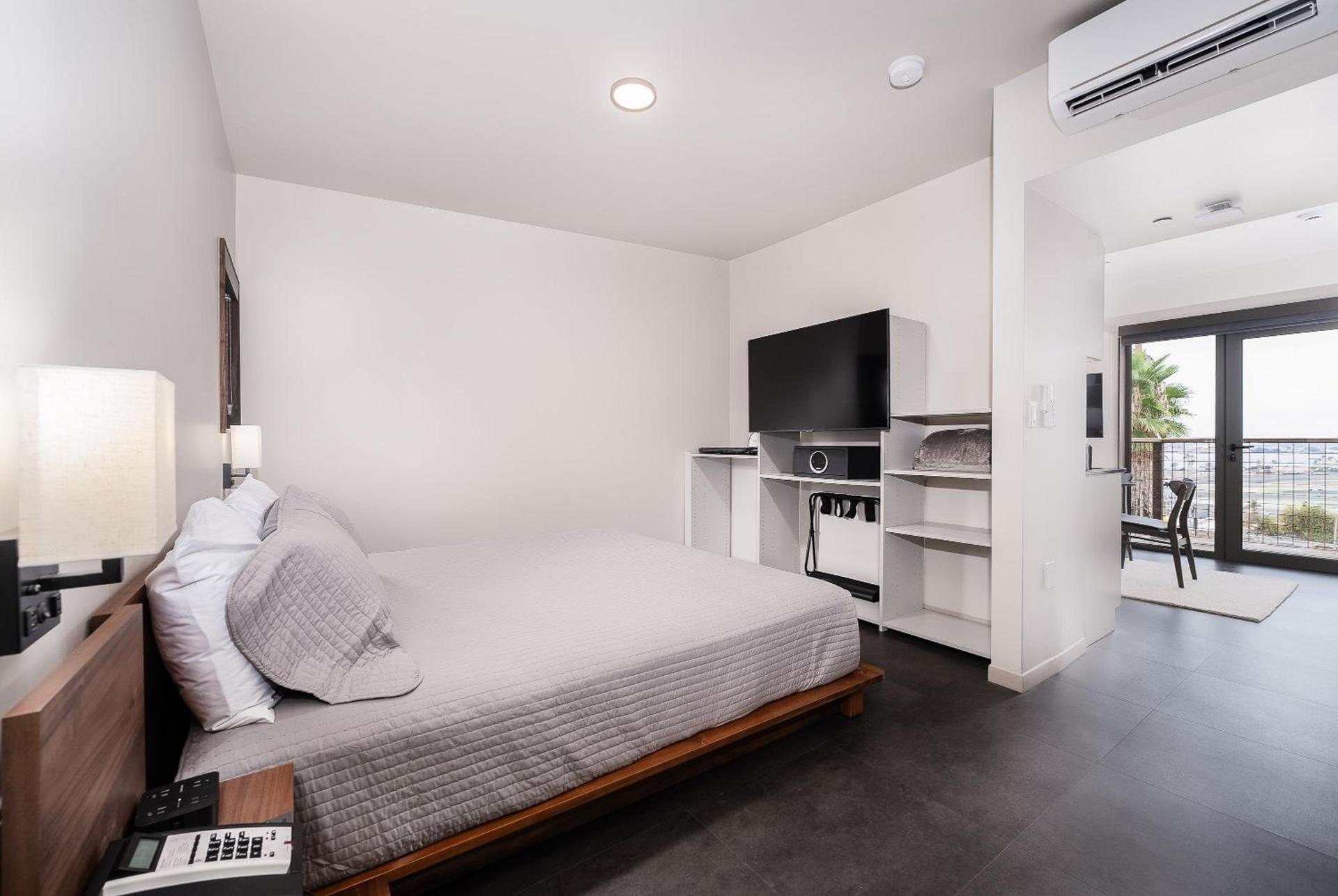 City24 Condo Hotel Little Italy Mission Hills photo 45