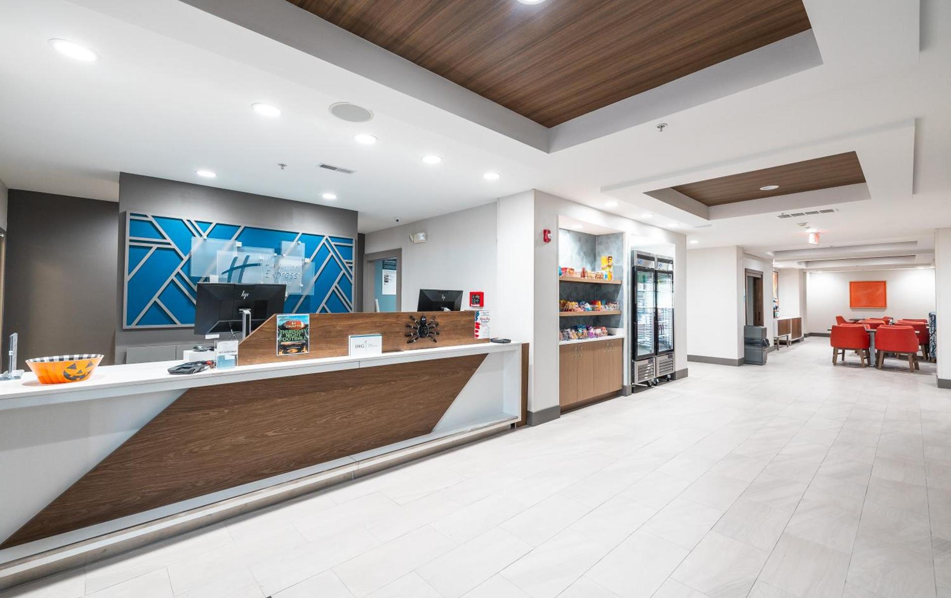 Holiday Inn Express Hotel and Suites Saint Robert by IHG photo 3