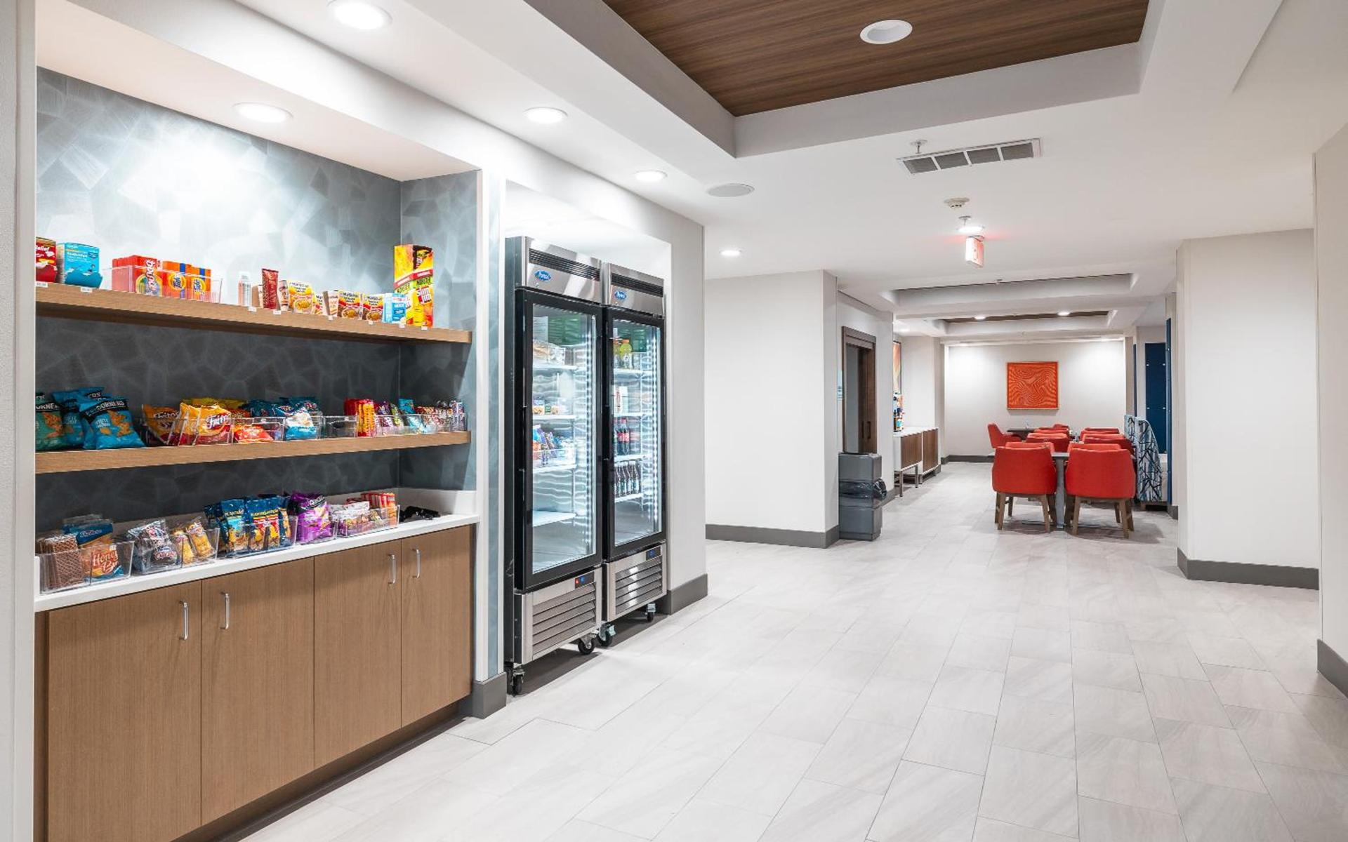 Holiday Inn Express Hotel and Suites Saint Robert by IHG photo 75