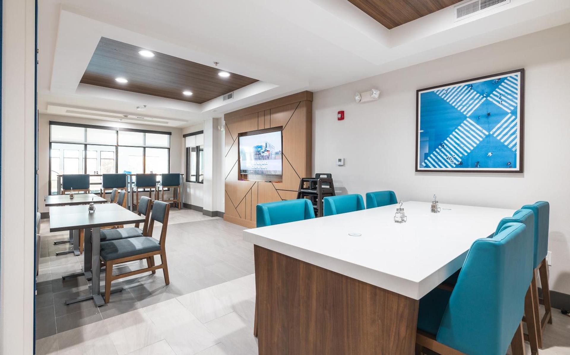 Holiday Inn Express Hotel and Suites Saint Robert by IHG photo 82