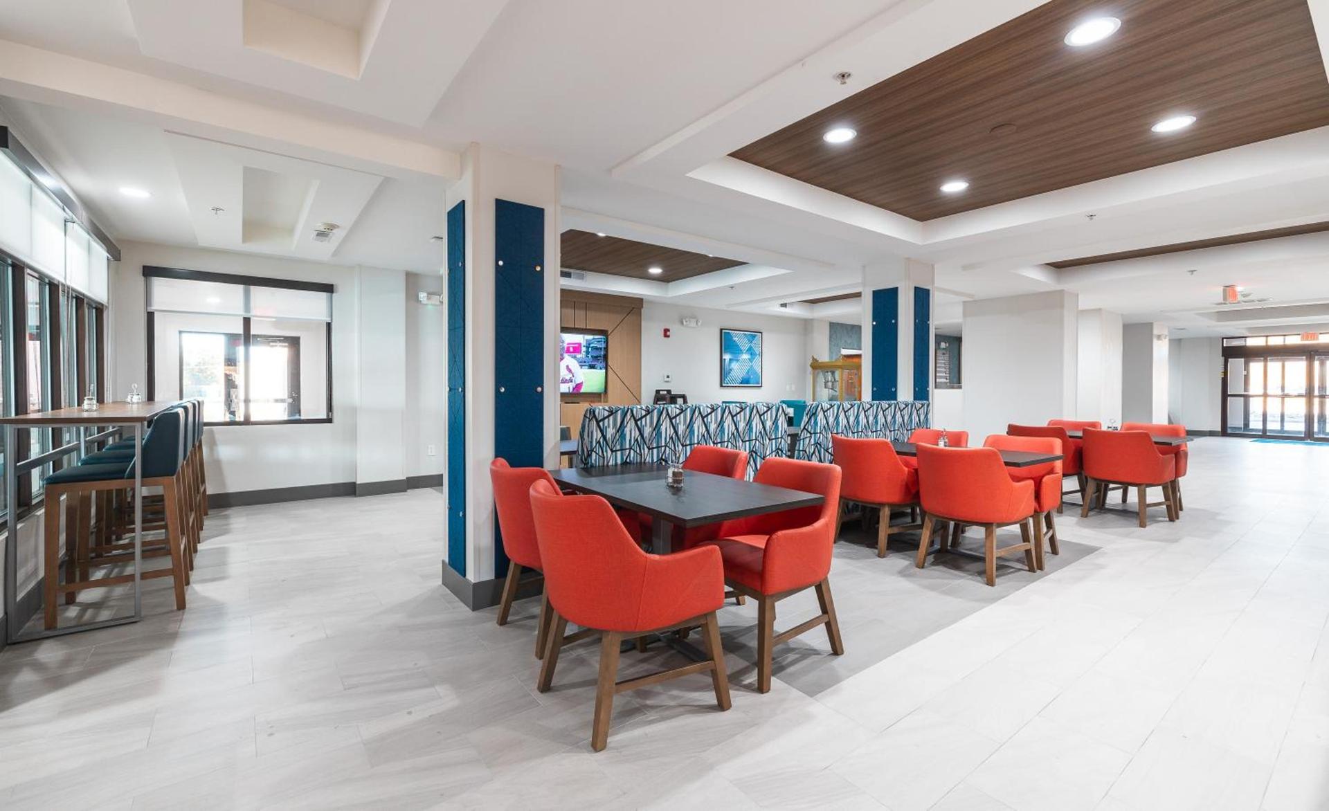 Holiday Inn Express Hotel and Suites Saint Robert by IHG photo 83
