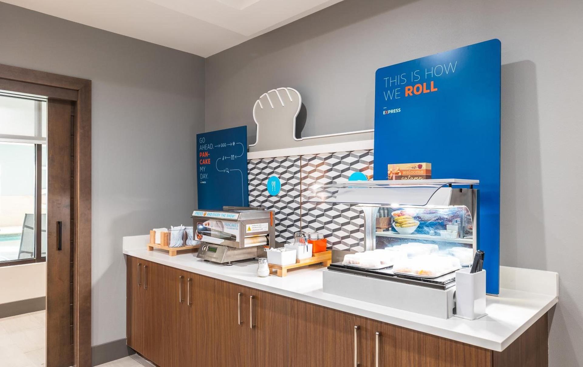 Holiday Inn Express Hotel and Suites Saint Robert by IHG photo 78