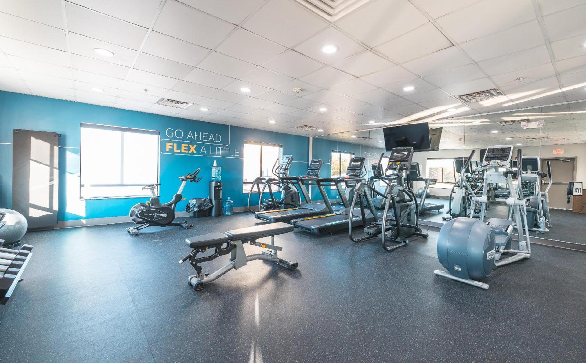Holiday Inn Express Hotel and Suites Saint Robert by IHG photo 89