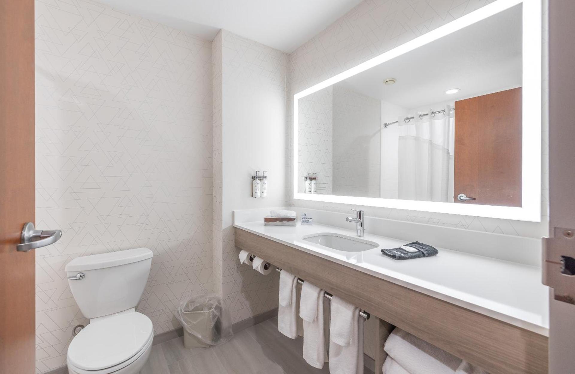 Holiday Inn Express Hotel and Suites Saint Robert by IHG photo 7