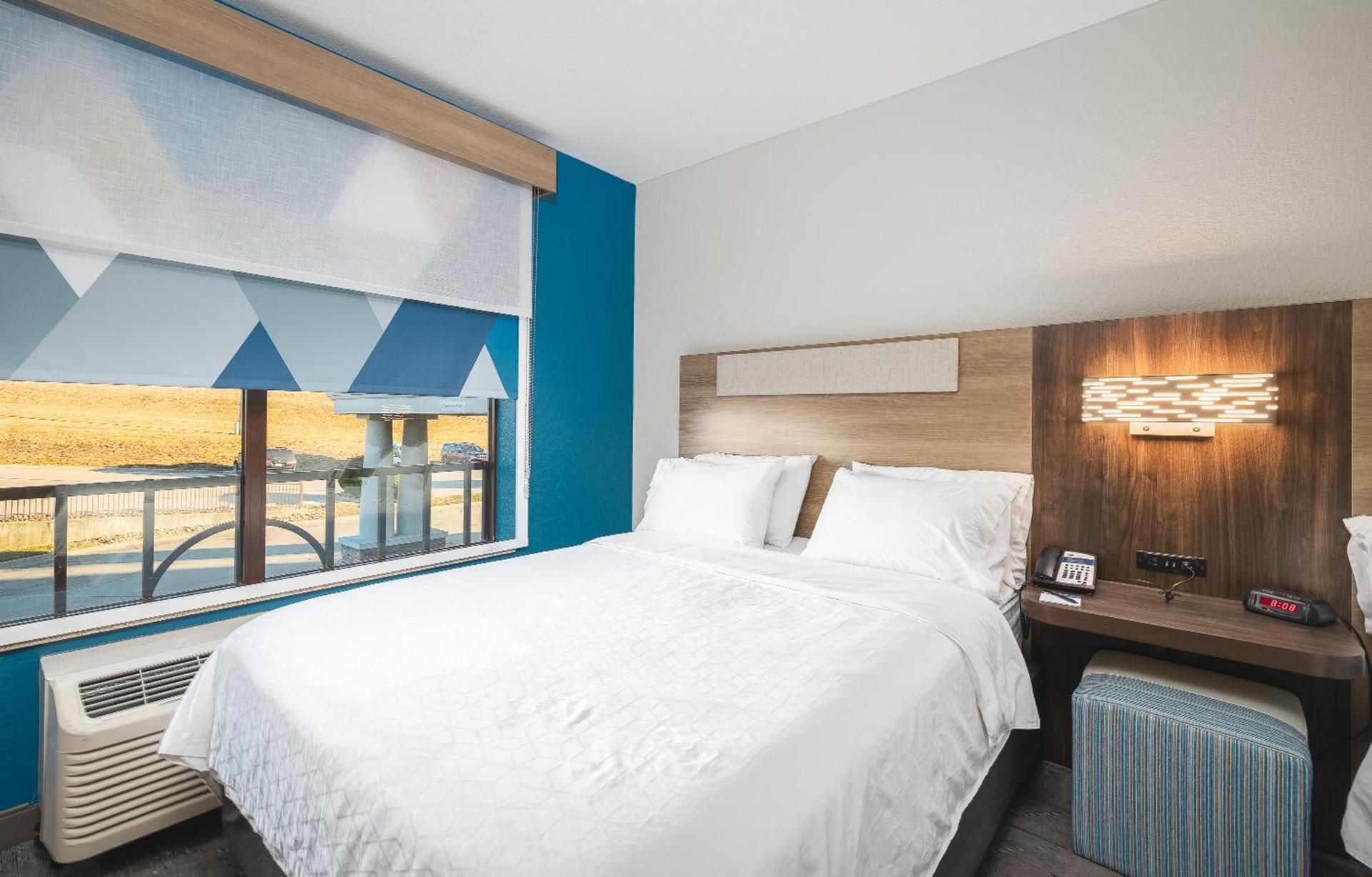 Holiday Inn Express Hotel and Suites Saint Robert by IHG photo 6