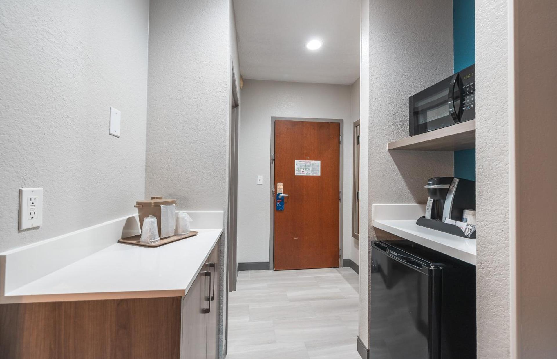 Holiday Inn Express Hotel and Suites Saint Robert by IHG photo 8