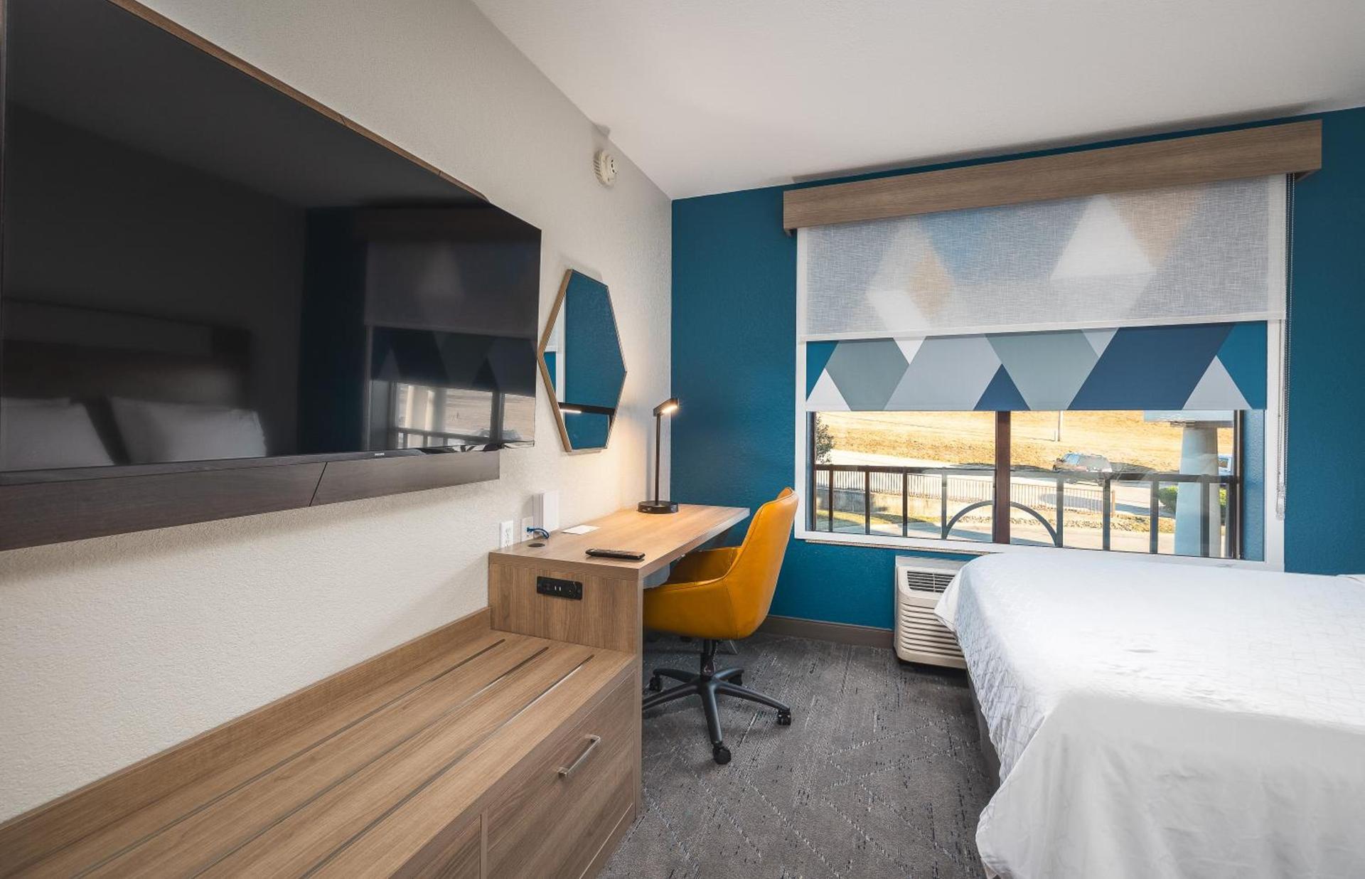 Holiday Inn Express Hotel and Suites Saint Robert by IHG photo 10